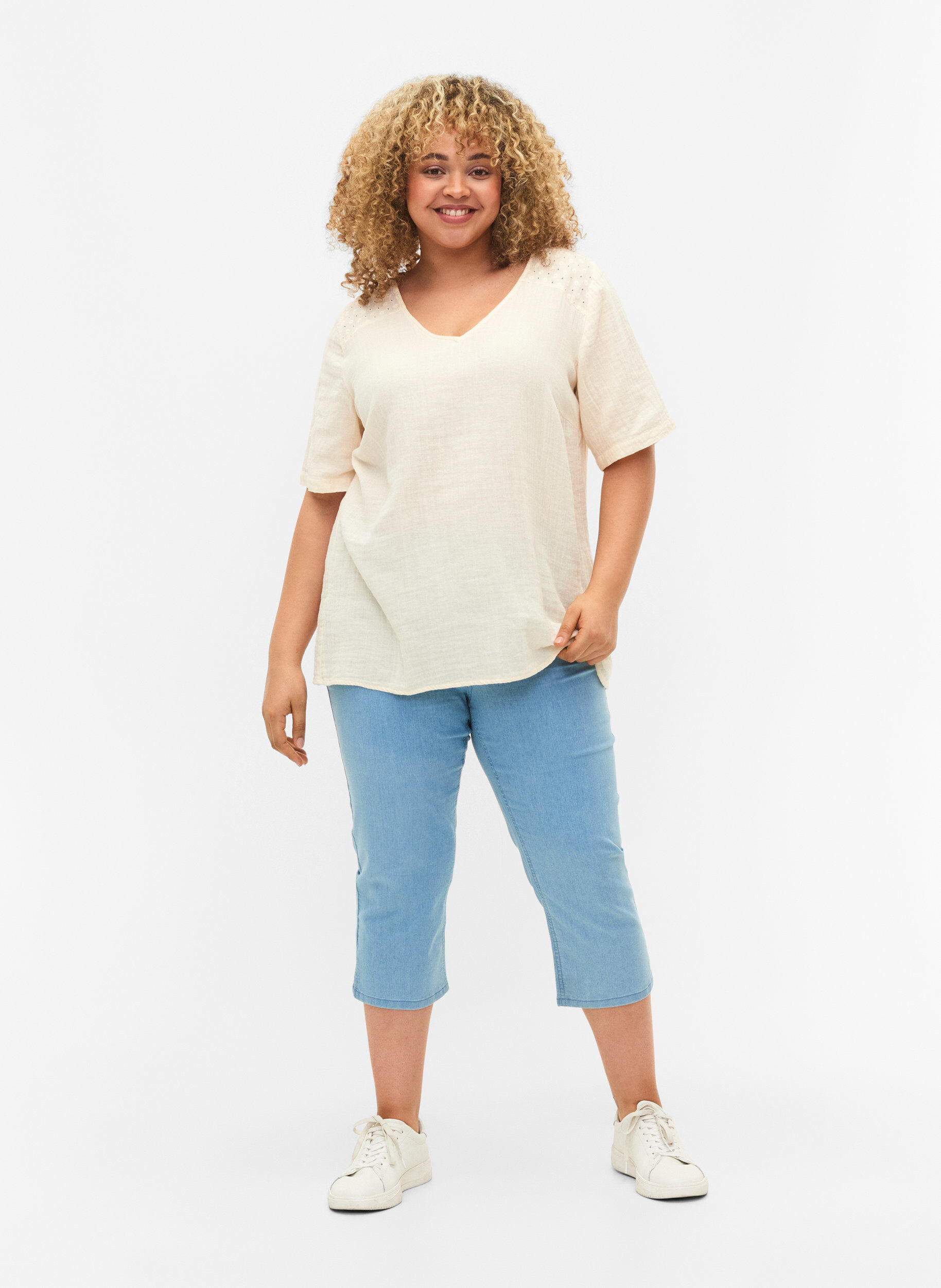 Zizzi Cotton blend capris, Light blue denim, Model image number 0