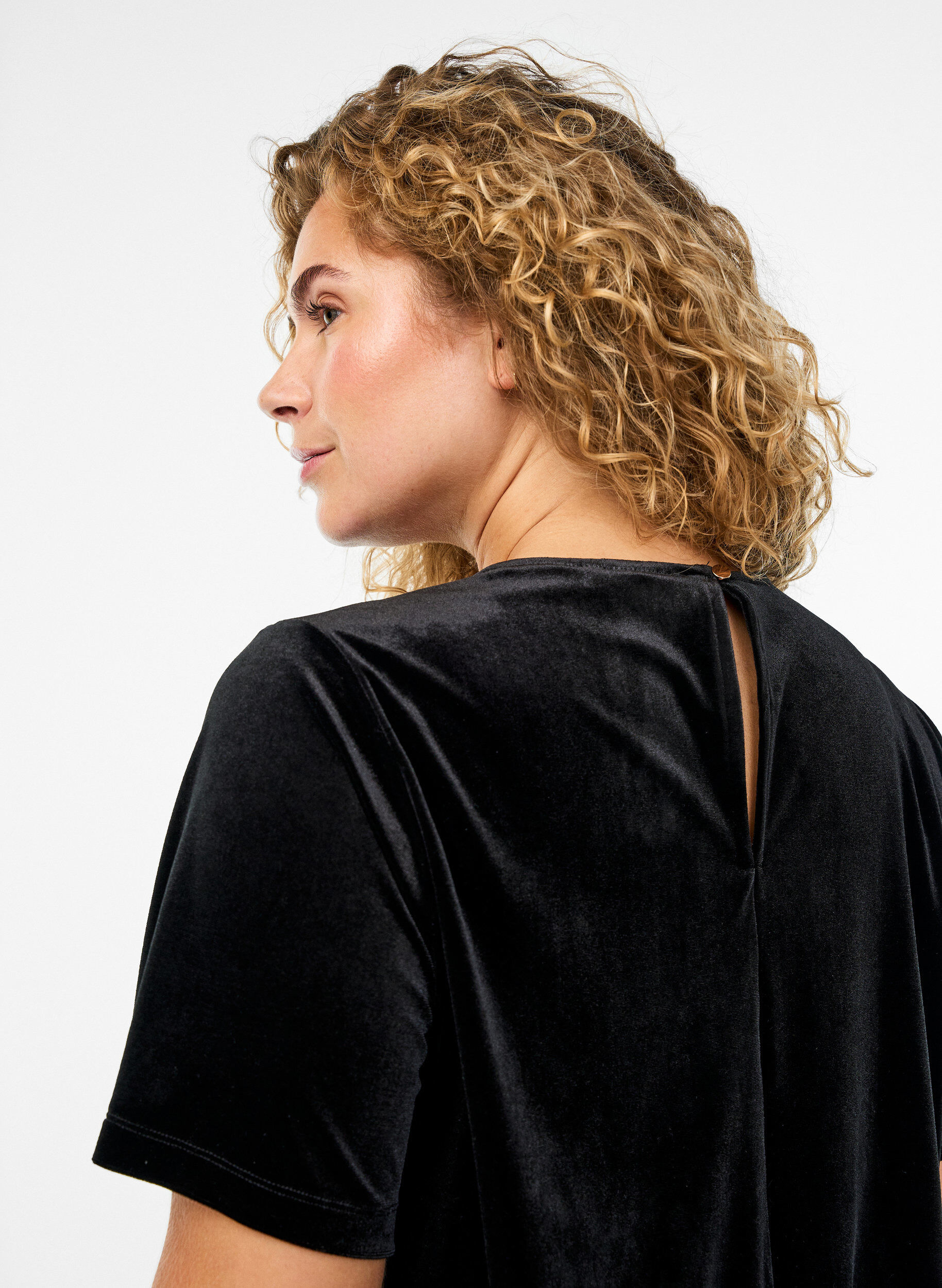 Zizzi Welurowy top z kr&oacute;tkim rekawem, Czarne, Model image number 3