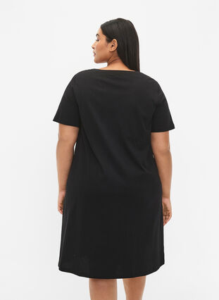 Koszula nocna z bawelny organicznej z dekoltem w szpic (GOTS), Black Offline, Model image number 1