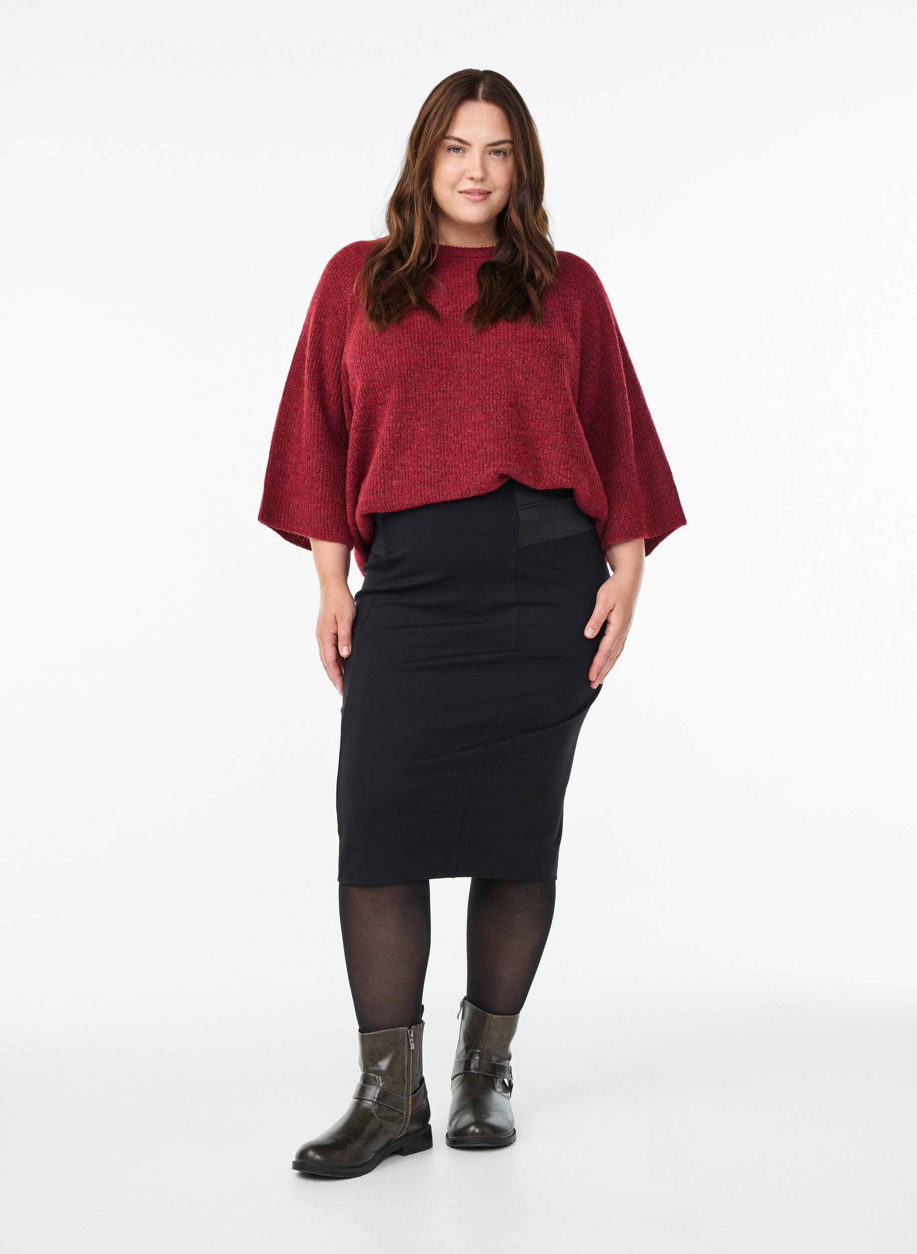 Dopasowana sp&oacute;dnica z elastyczna talia, Czarne, Model