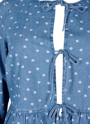 Dzinsowa bluzka z baskinka i wiazaniem, Light Blue w.Flowers, Packshot image number 2