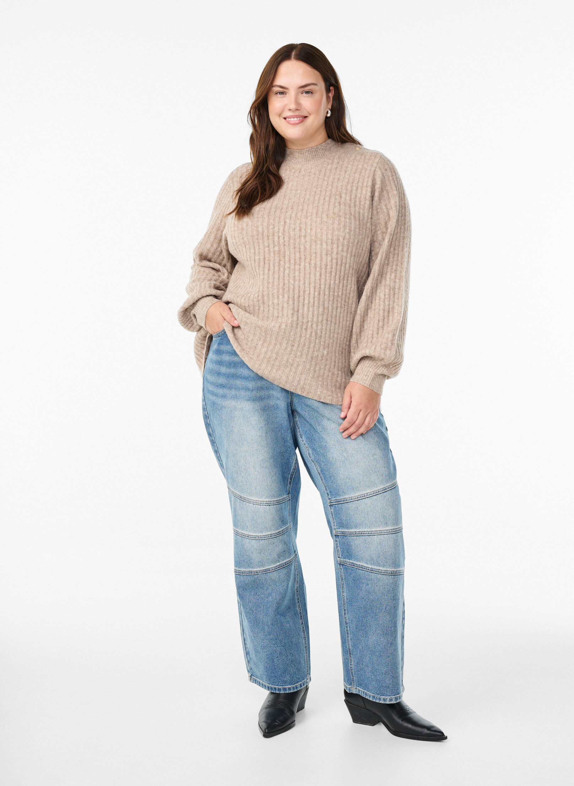 ZizziPrazkowany sweter z bufiastymi rekawami i guzikami, Beżowy, Model image number 1