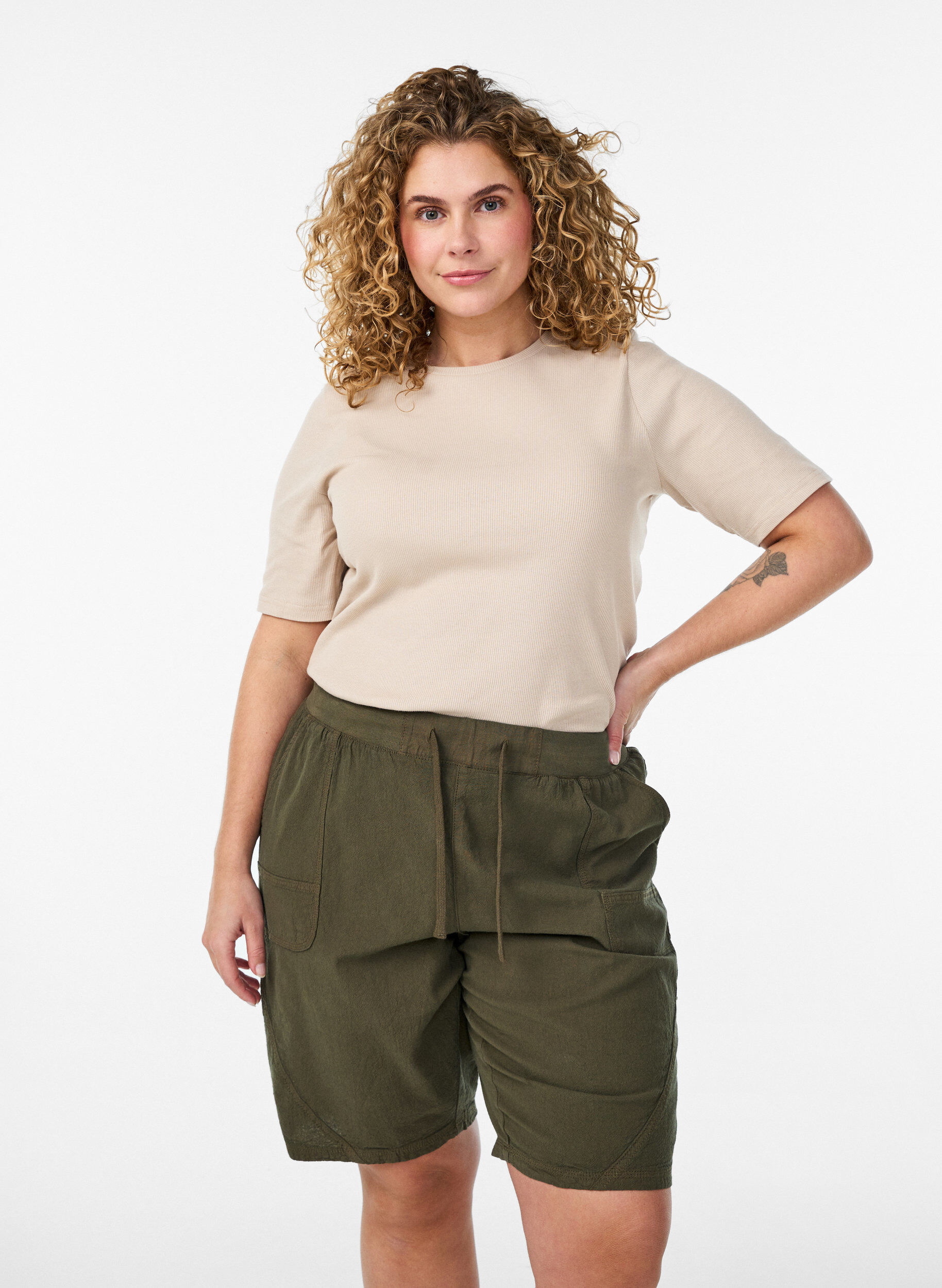 Luzne bawelniane szorty z kieszeniami, Zielony, Model