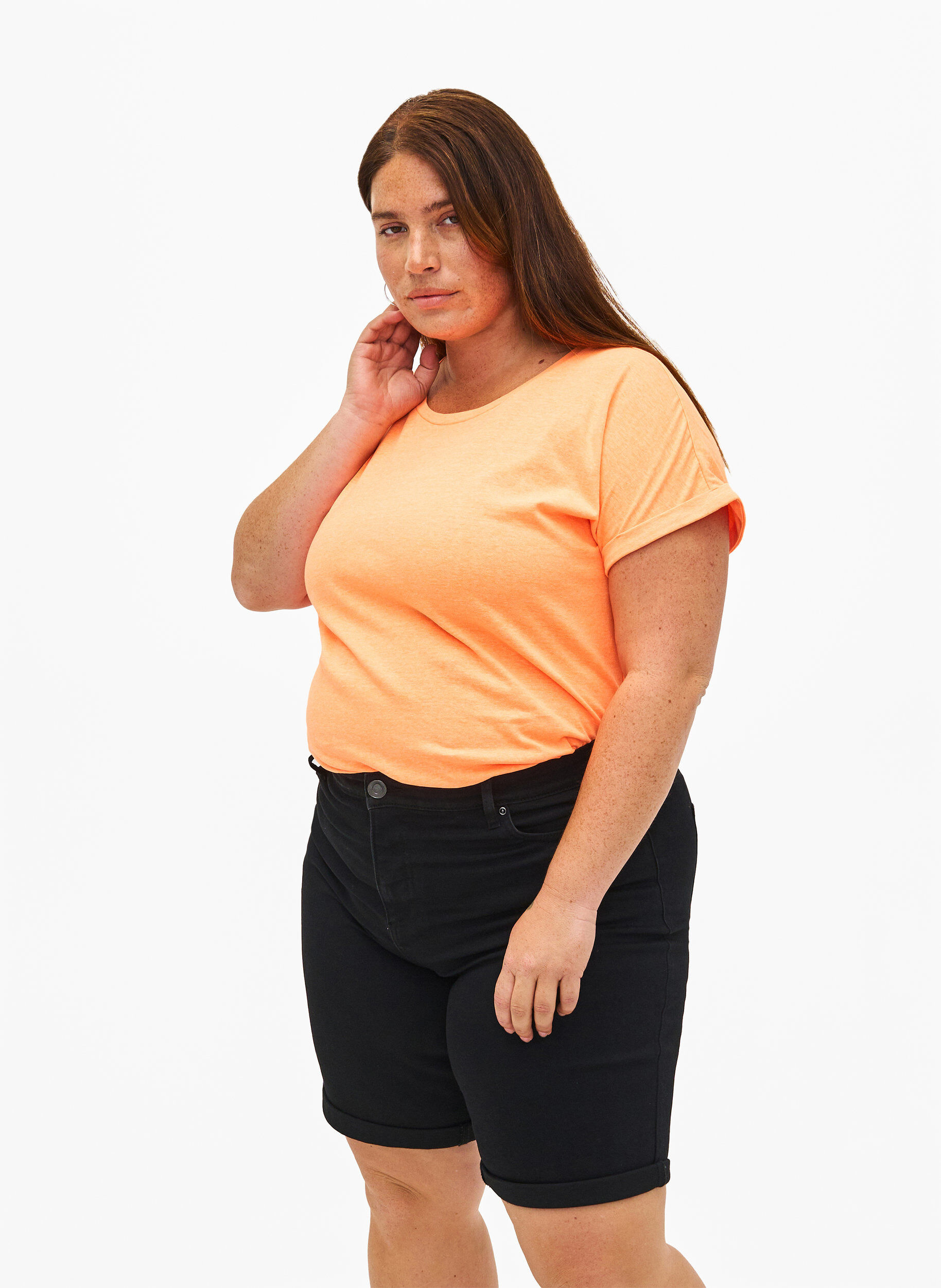 Zizzi Obcisle szorty jeansowe z wysokim stanem, Black, Model image number 0