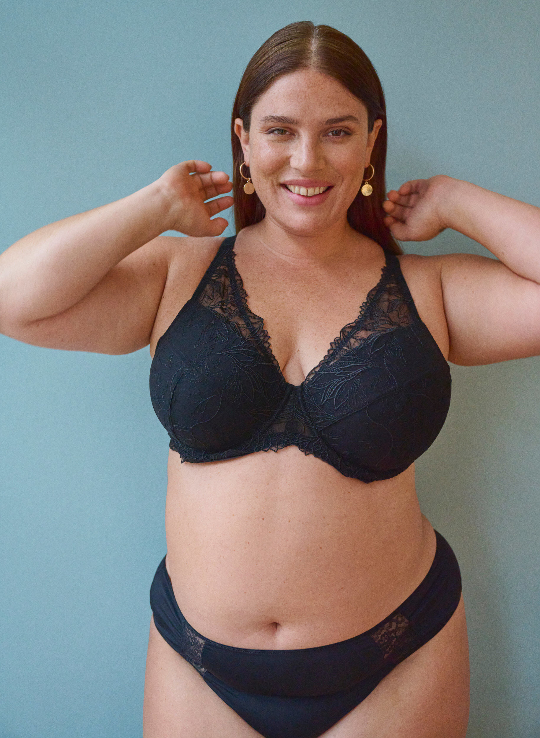 Czarne biustonosze usztywniane