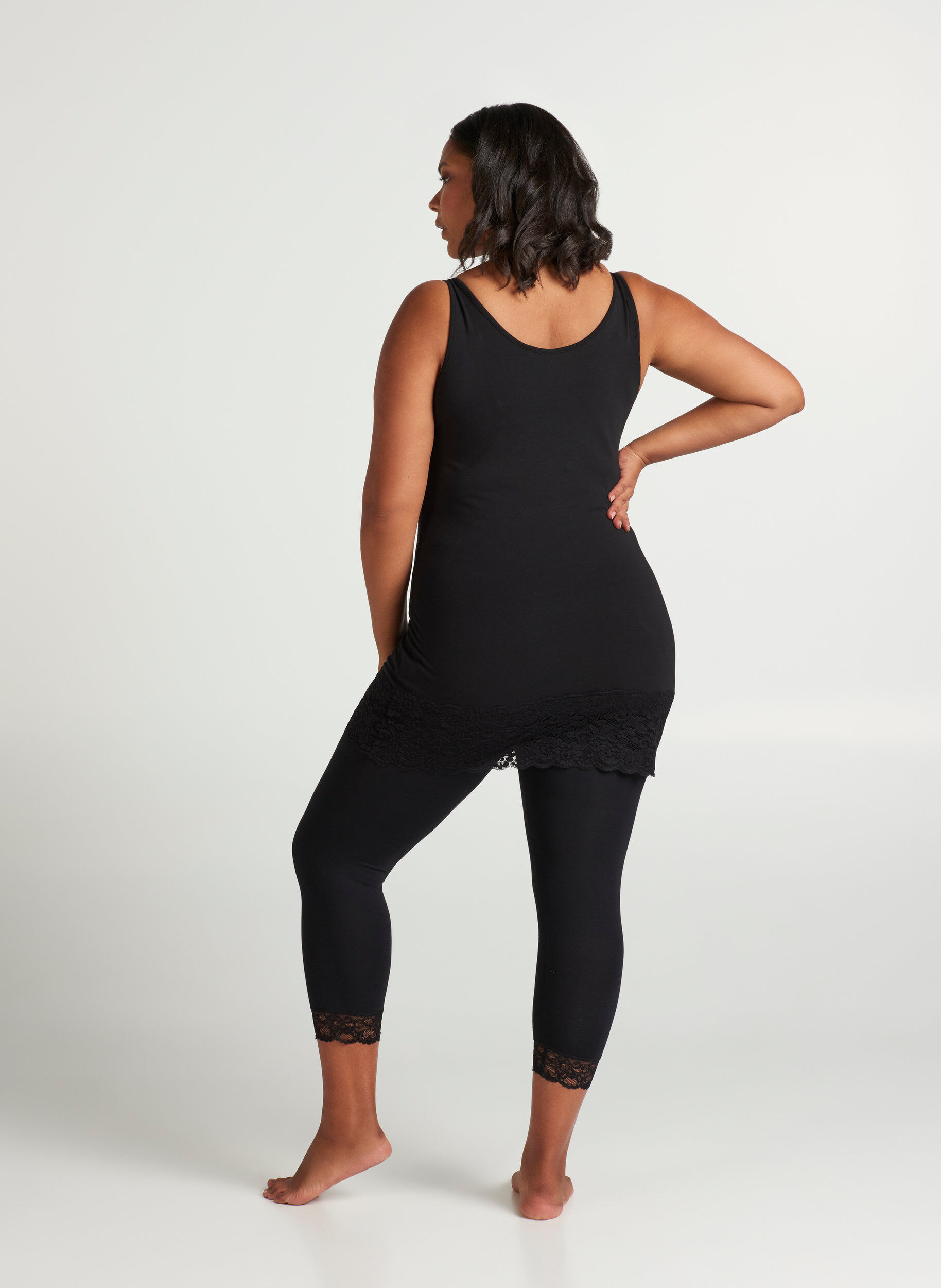 Zizzi 3/4 leggings with a lace trim, Black, Model image number 1