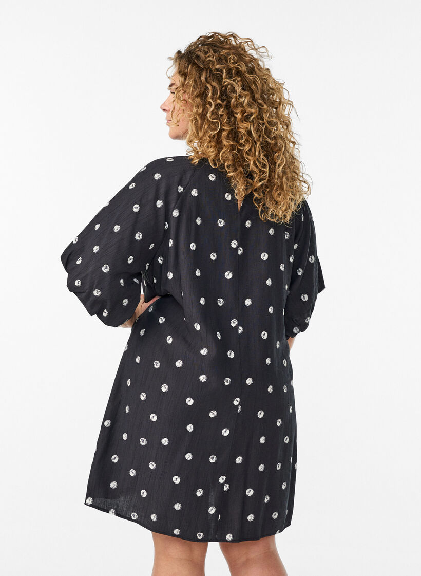 Kr&oacute;tkiej wiskozowej sukienki z balonowymi rekawami, Czarne, Model