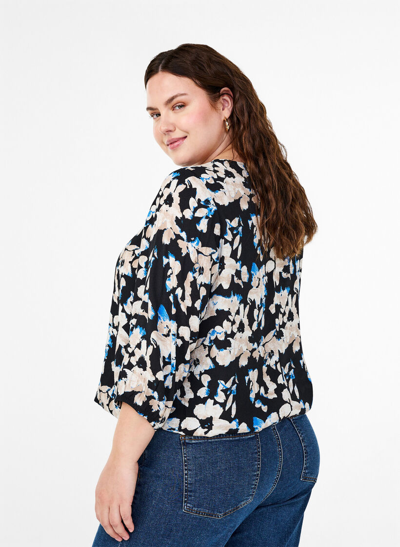 Bluzka z wiskozy z nadrukiem w kwiaty i marszczeniem, Czarne, Model image number 2