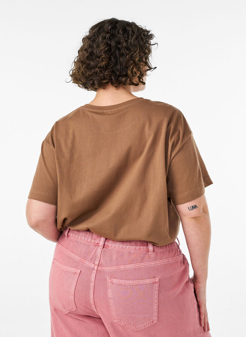 T-shirt z kr&oacute;tkim rekawem i nadrukiem ze 100 % bawelny, Brązowy, Model image number 2