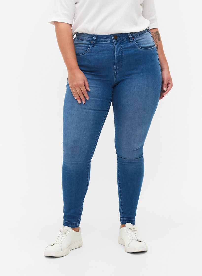 Super waskie jeansy Amy z wysokim stanem, Light blue, Model image number 3