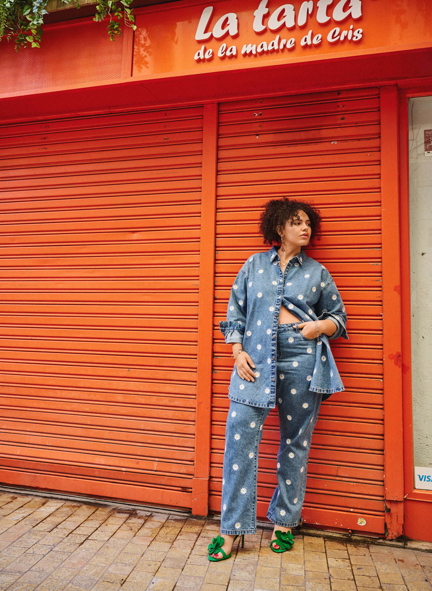 Zizzi  Jeansy Gemma z wysokim stanem w stokrotki, Niebieskie, Image image number 0