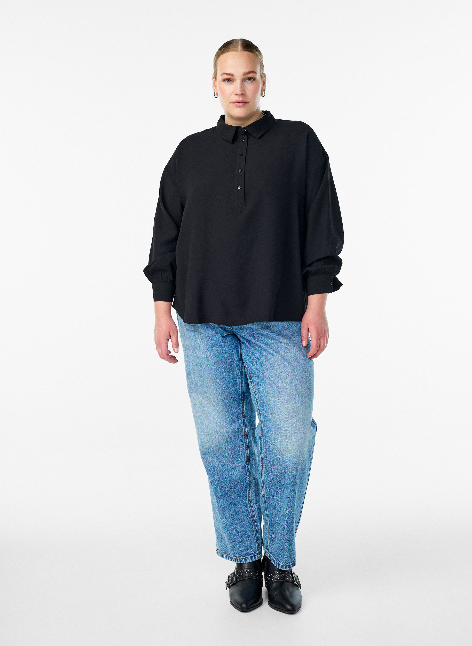 Zizzi Bluzka koszula z ozdobnym zapieciem na guzik z tylu, Czarne, Model image number 1