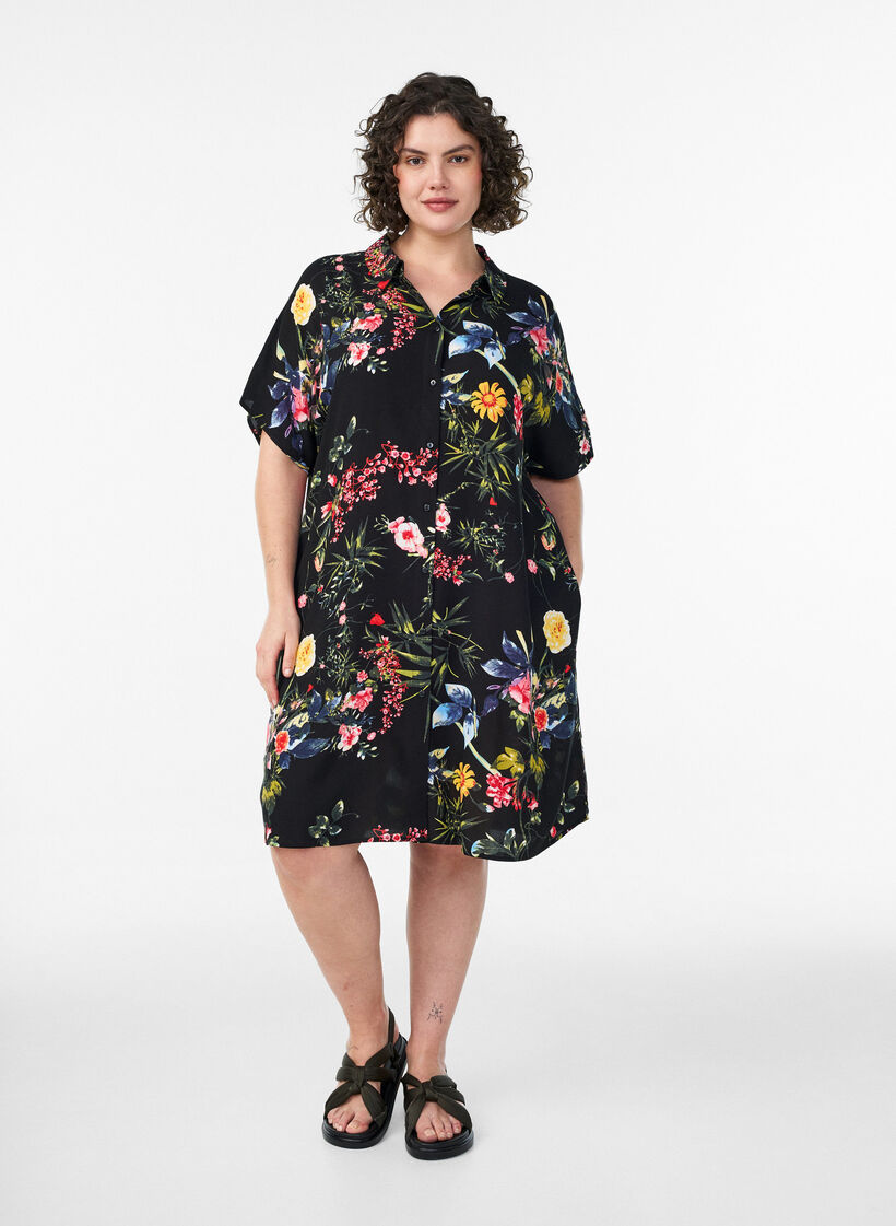 Luzna koszula o przedluzonym kroju z wiskozy, Czarne, Model image number 0