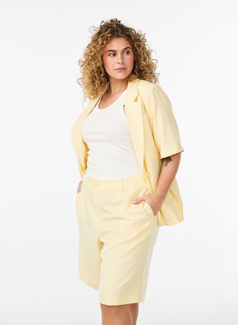 Luzne bermudy na wysokim stanie zamka, Ż&oacute;łty, Model image number 0