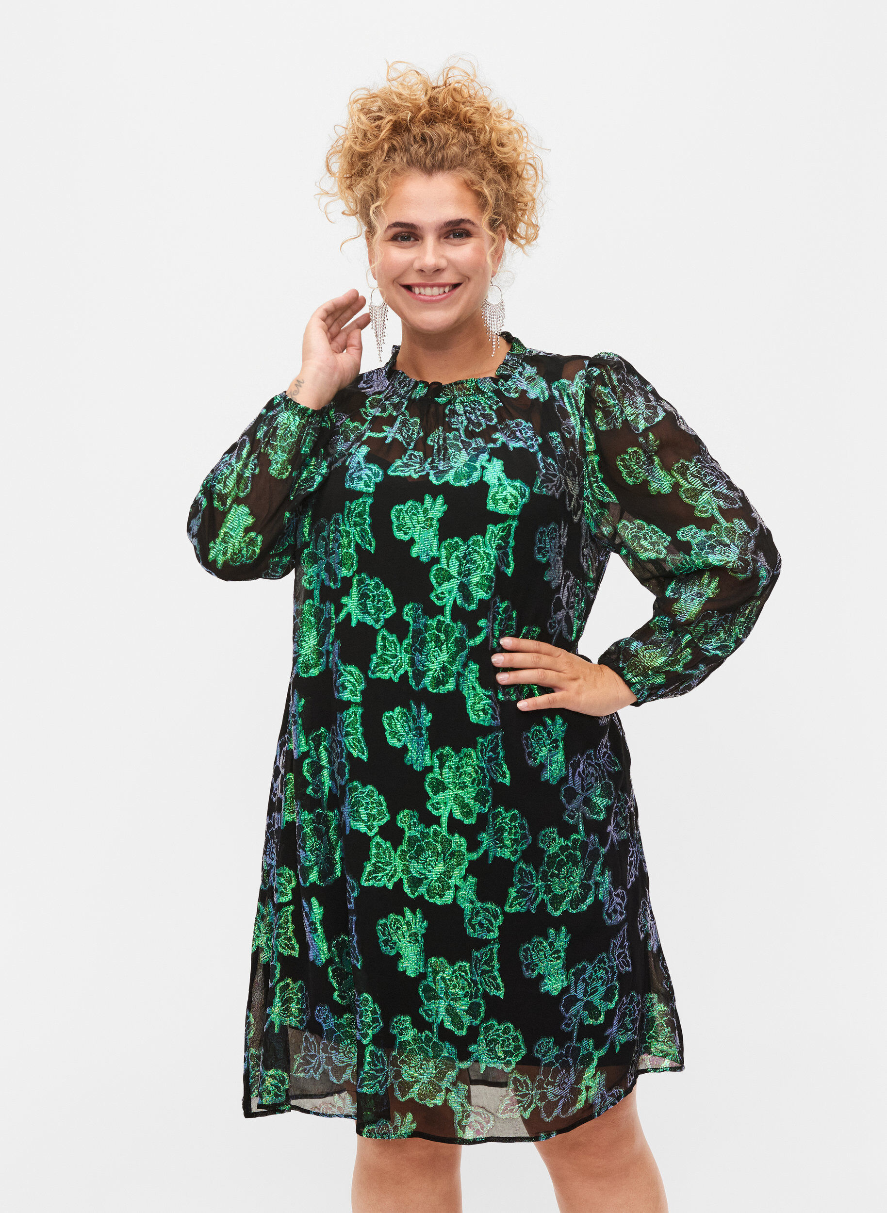 Zizzi Kwiecista sukienka z wiskozy o strukturze lureksu, Black w. Green Lurex, Model image number 0