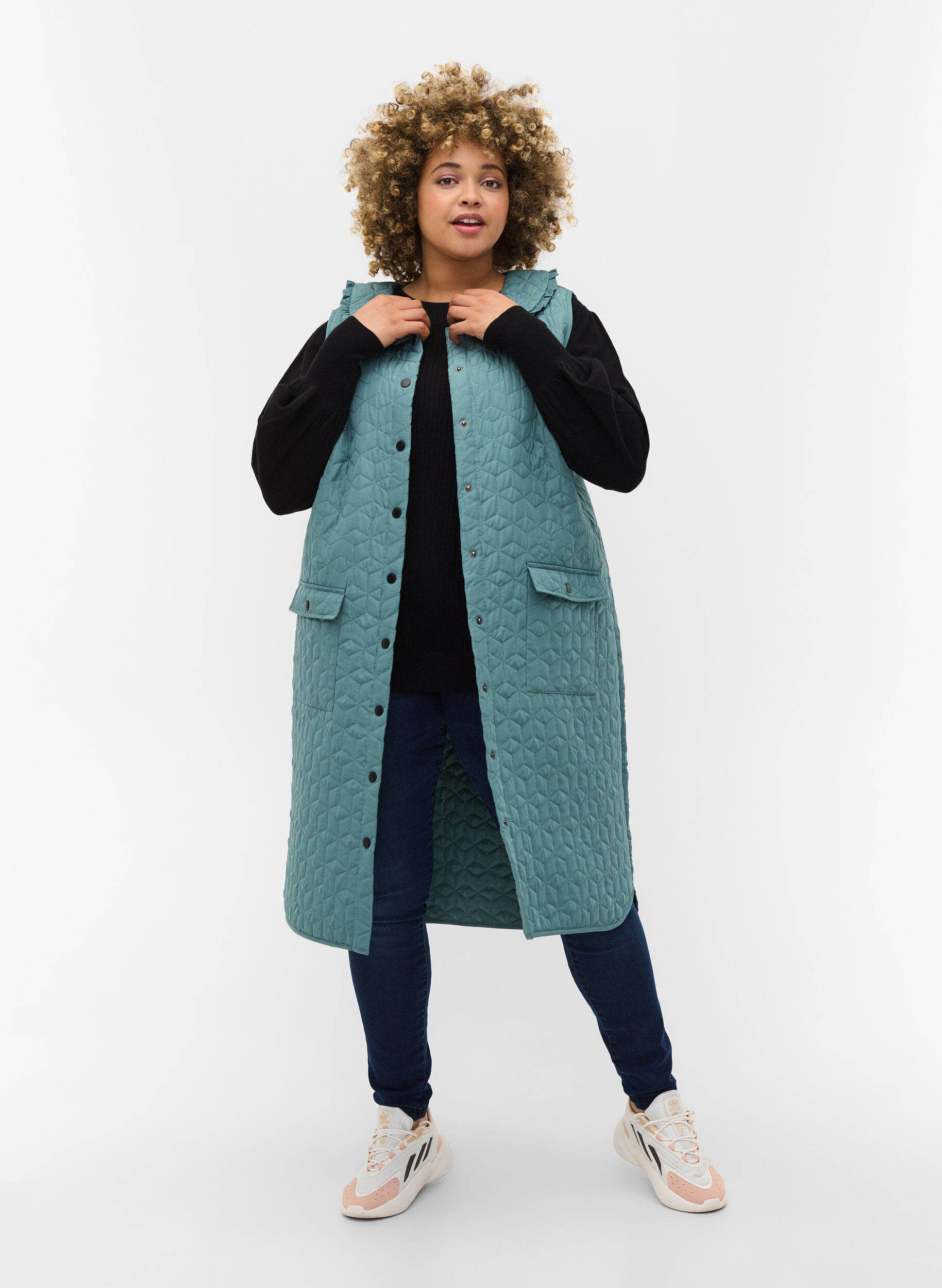 Zizzi Long quilted vest with collar and frills, Sagebrush Green, Model image number 2