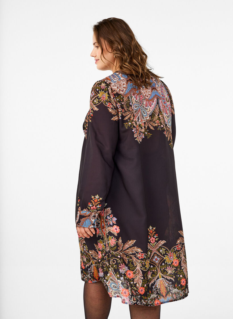 Sukienka za kolano w tureckie wzory, Black Paisley, Model image number 1