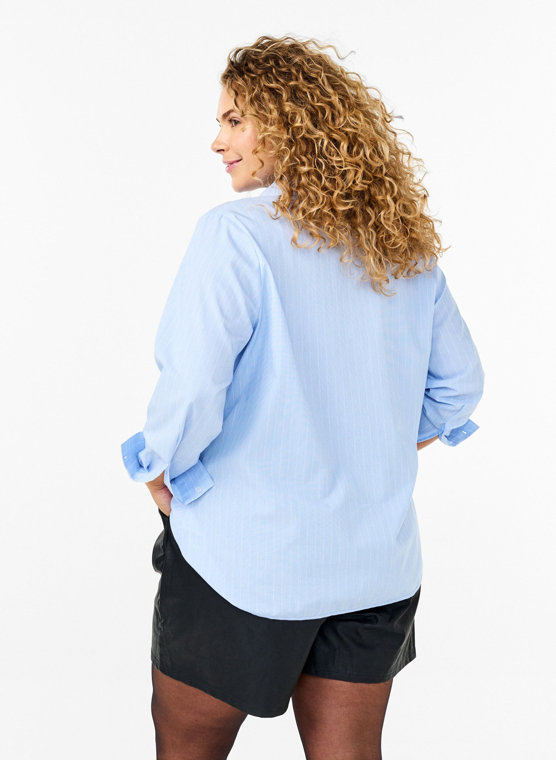 Zizzi Luzne szorty ze sztucznej sk&oacute;ry, Black, Model image number 1