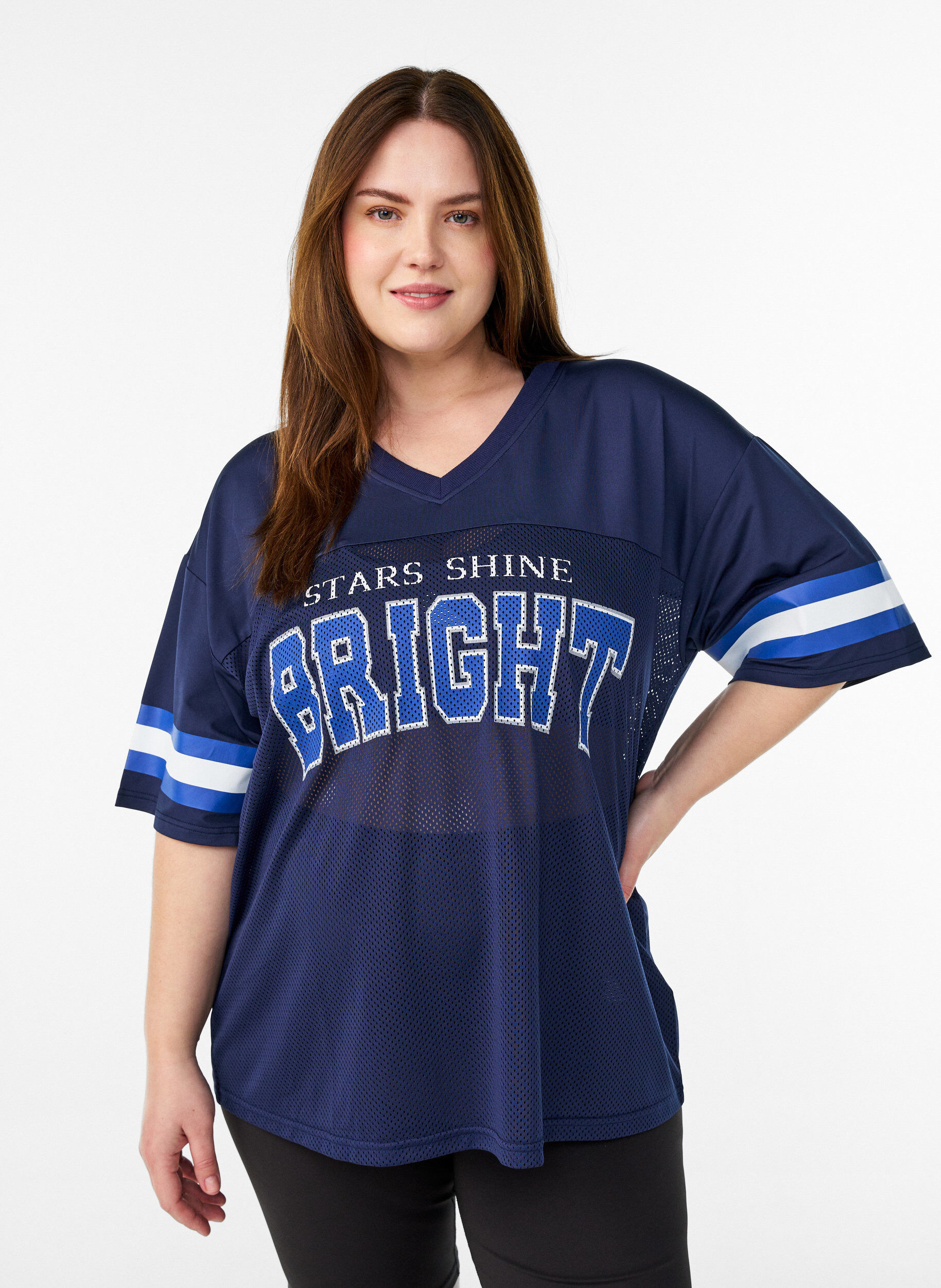 Koszulka treningowa z dekoltem w ksztalcie litery V i nadrukiem z przodu, Niebieskie, Model