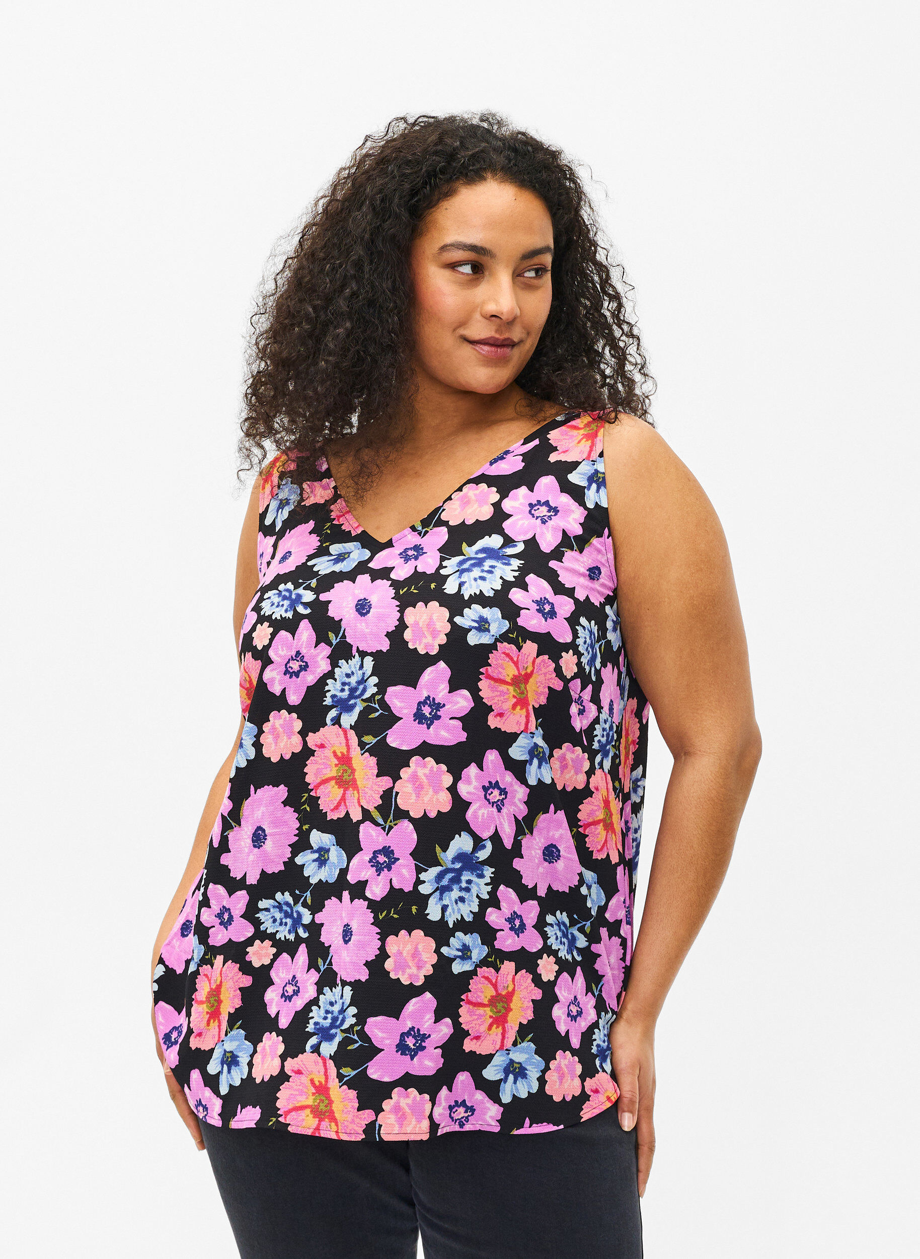 Zizzi Top w kwiaty z dekoltem w serek, Black Big Flower AOP, Model image number 0