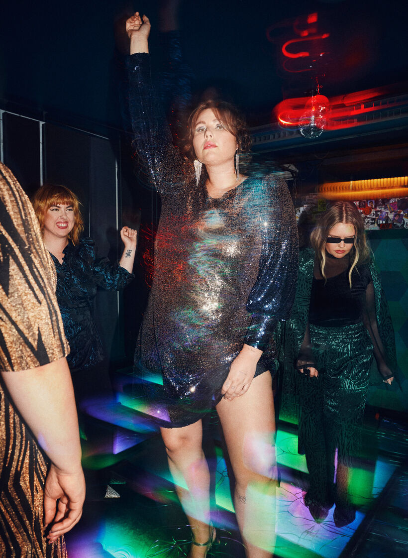 Cekinowa sukienka z bufiastymi rekawami, Evening Blue Cobber, Image image number 1