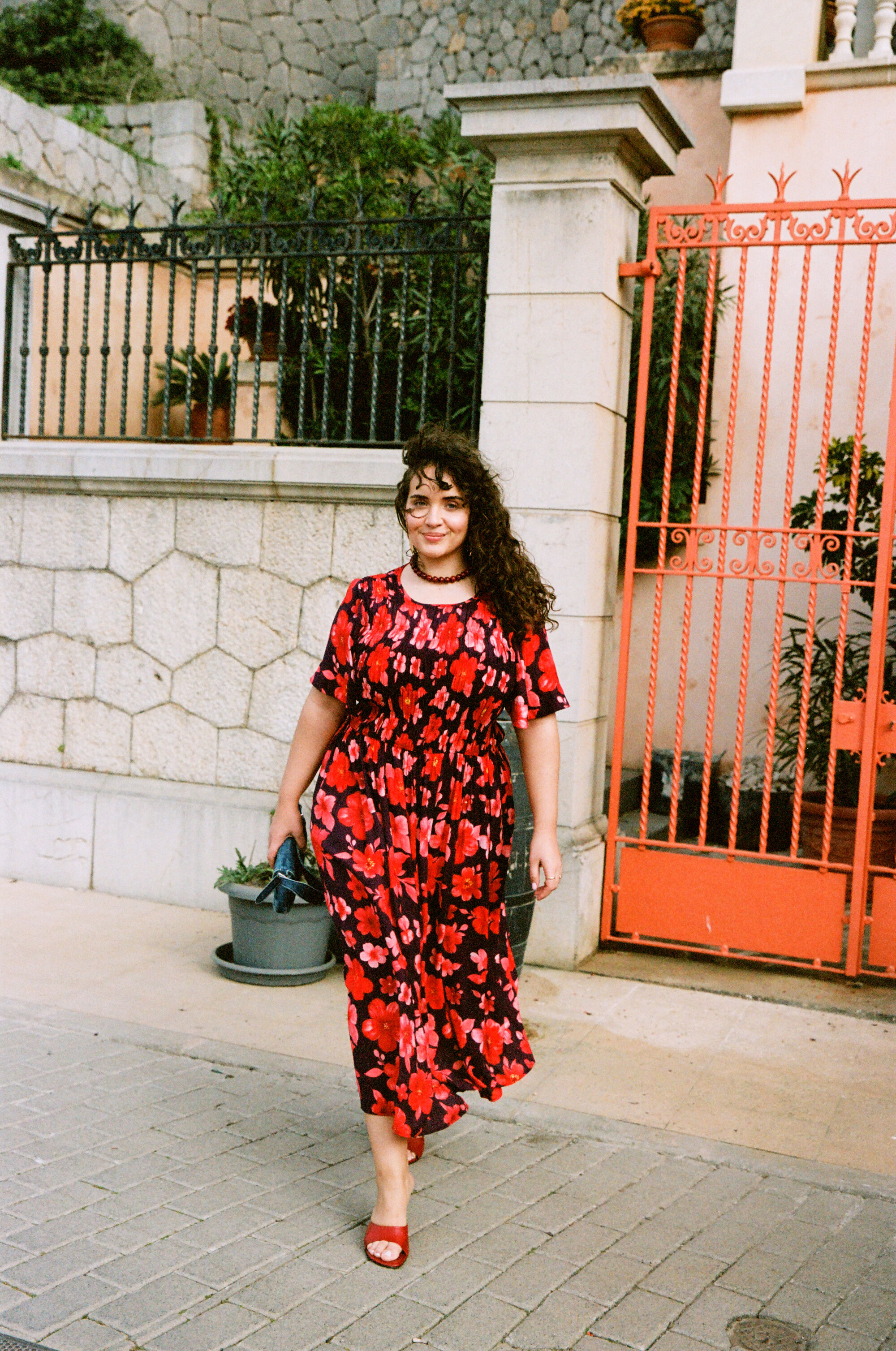 ZizziKwiatowa elegancja w czerwieni, , Model