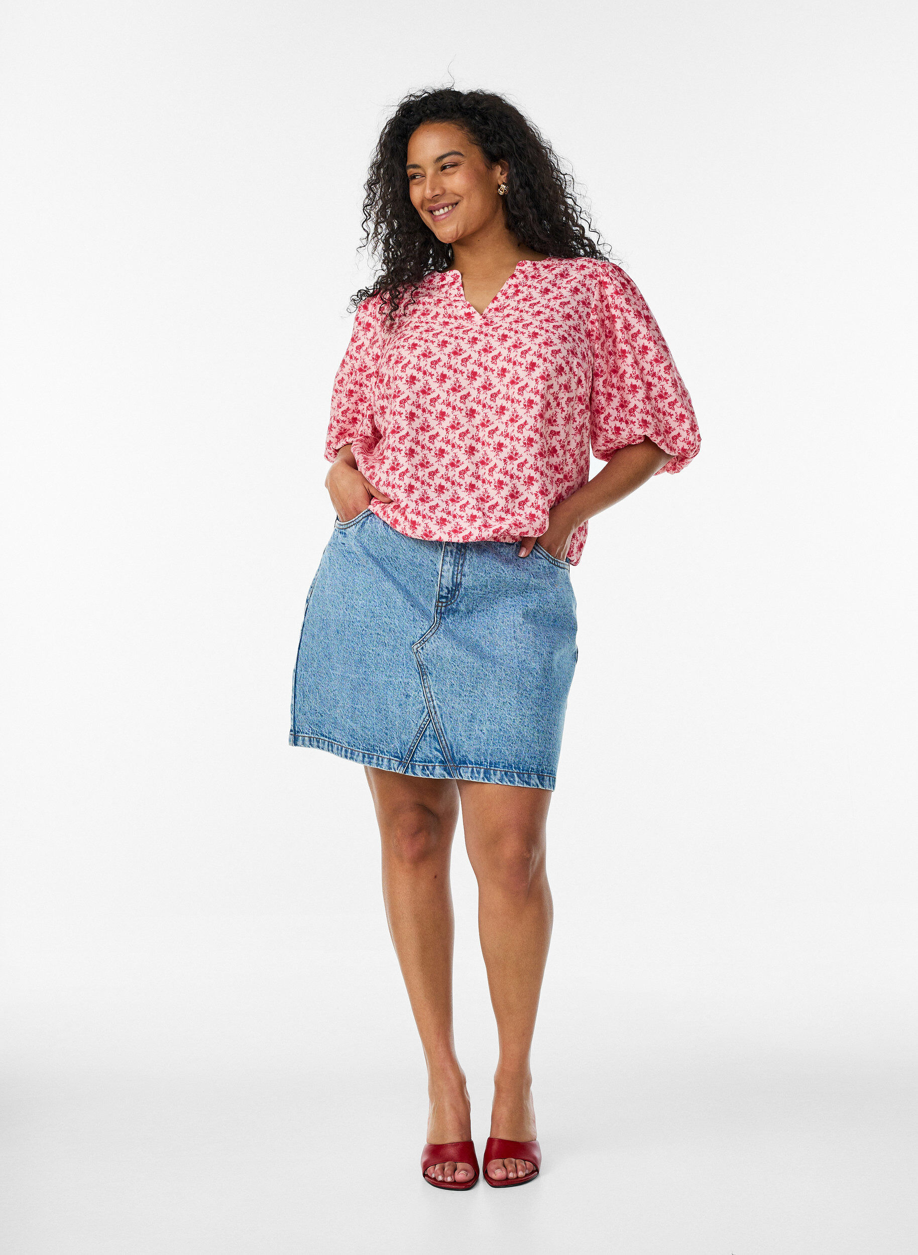 ZizziBluzka z wiskozy z kwiatowym wzorem i bufiastymi rekawami, Czerwony, Model image number 1