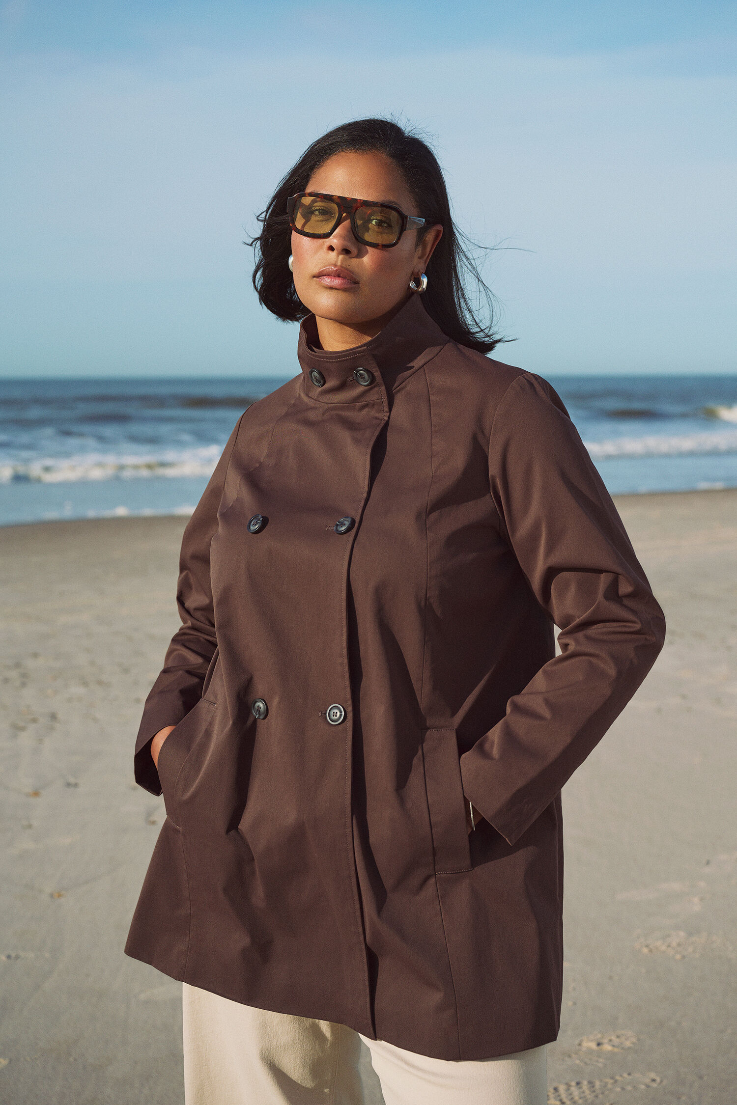 Zizzi Wodoodporna kurtka wiosenna w kolorze brązowym, , Model