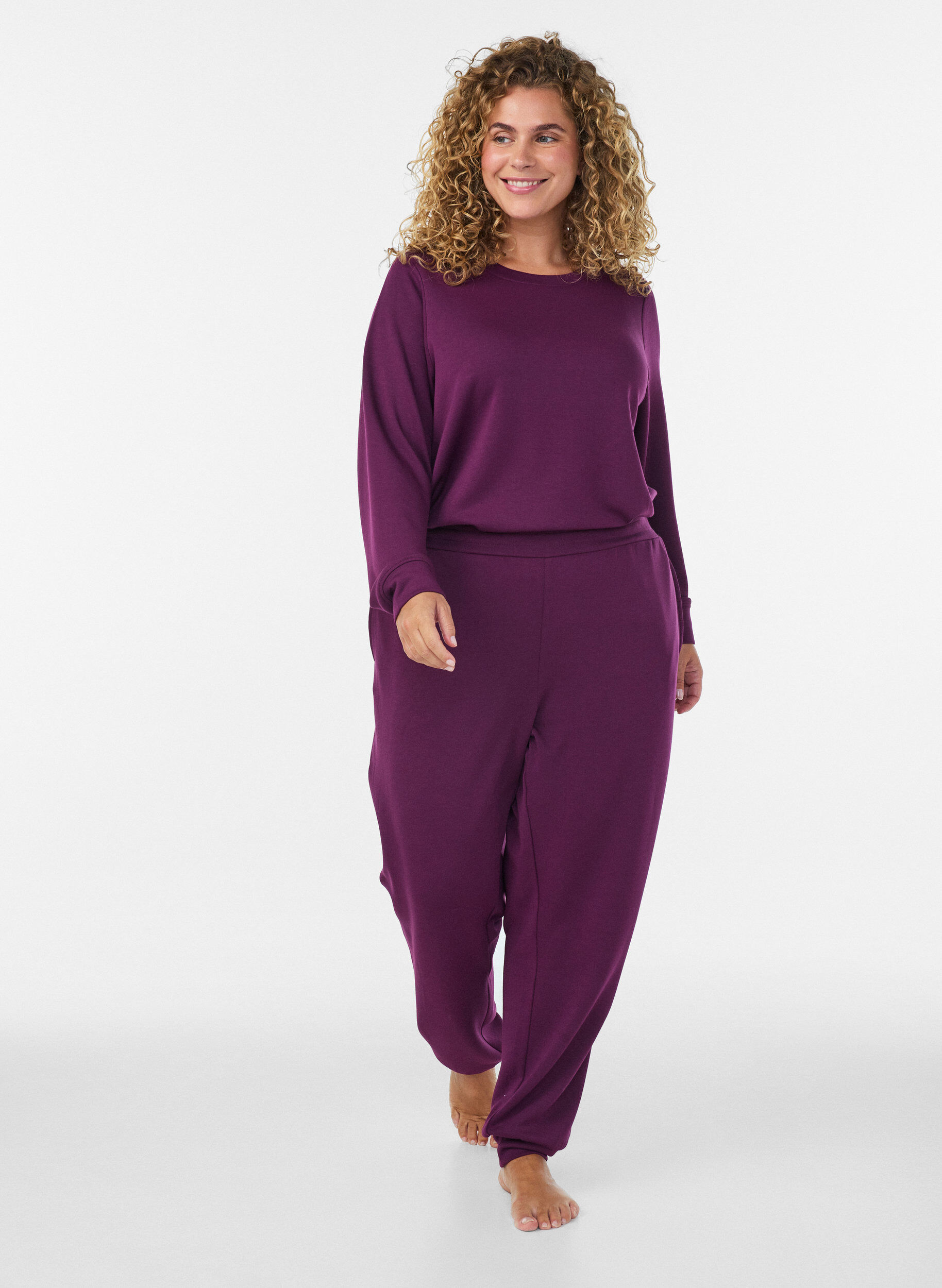Spodnie dresowe z wysoka talia i kieszeniami, Fioletowy, Model