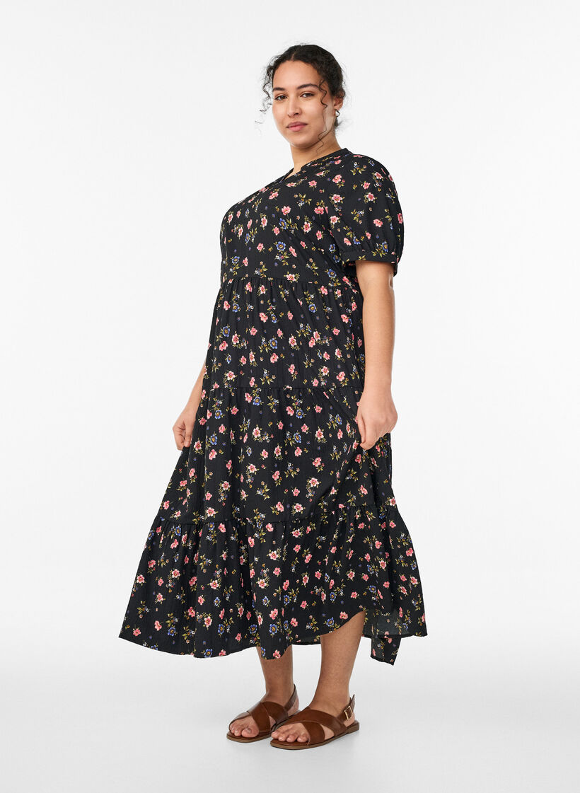 Sukienka do kostek z kr&oacute;tkim rekawem i warstwowymi falbankami, Czarne, Model image number 0