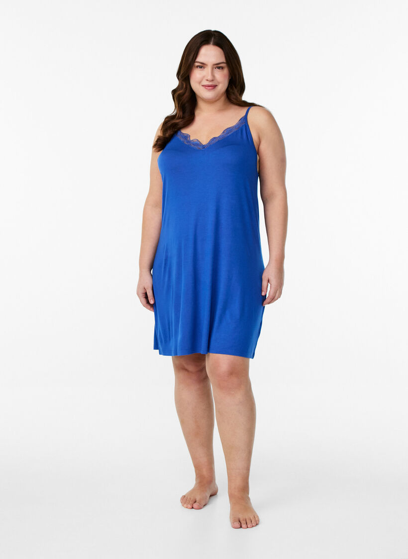 Koszula nocna z wiskozy z koronkowym wykonczeniem, Niebieskie, Model image number 1