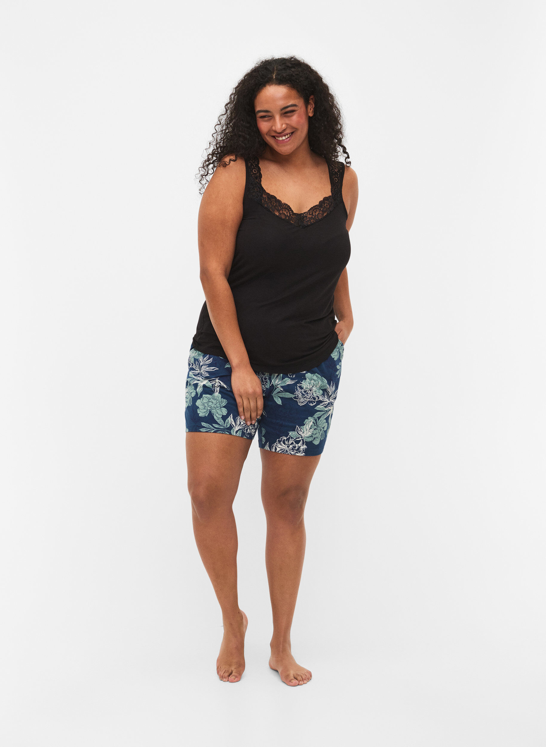 Zizzi Wiskozowy top z koronkowym brzegiem, Czarne, Model image number 1