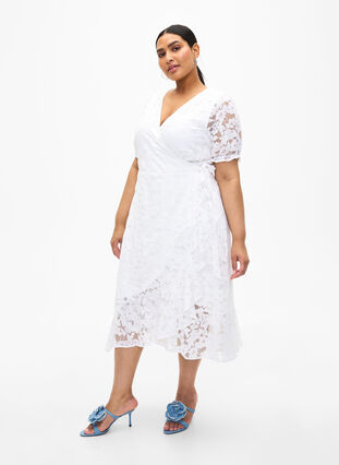 Kopertowa sukienka z koronka i krótkimi rekawami, Bright White, Model image number 3