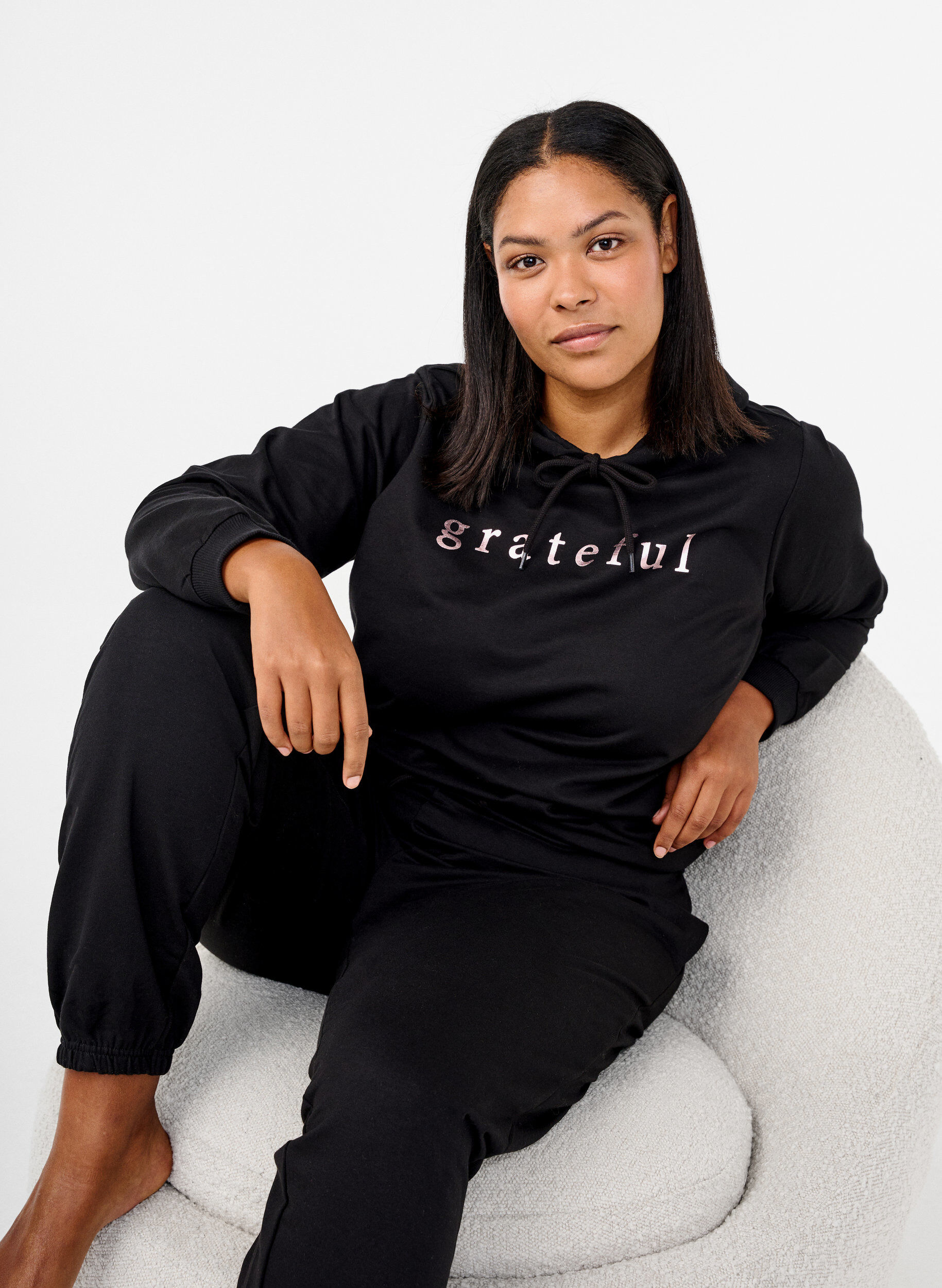 Zizzi Bluza z kapturem i nadrukiem, Czarne, Image image number 0