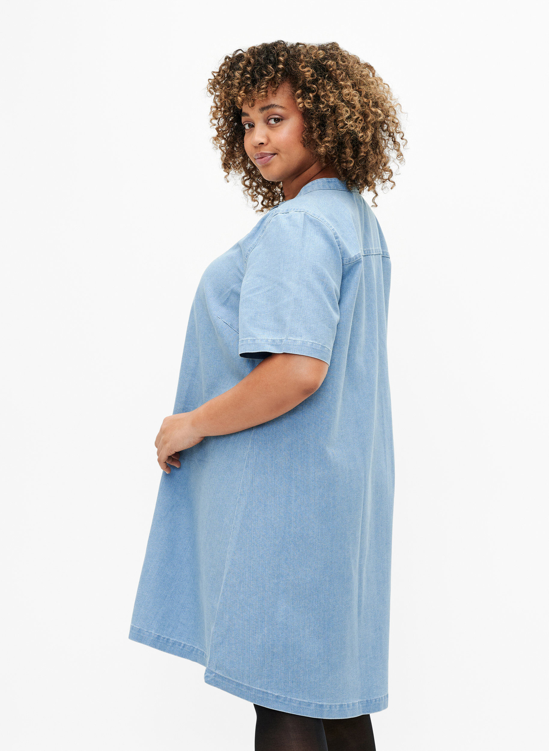 ZizziTrapezowa sukienka dzinsowa z kr&oacute;tkimi rekawami, Light blue denim, Model image number 1