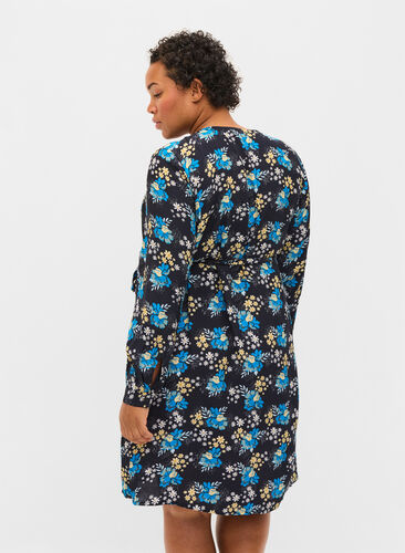 Kopertowa sukienka ciazowa z wiskozy w kwiaty, Blue Flower AOP, Model image number 1