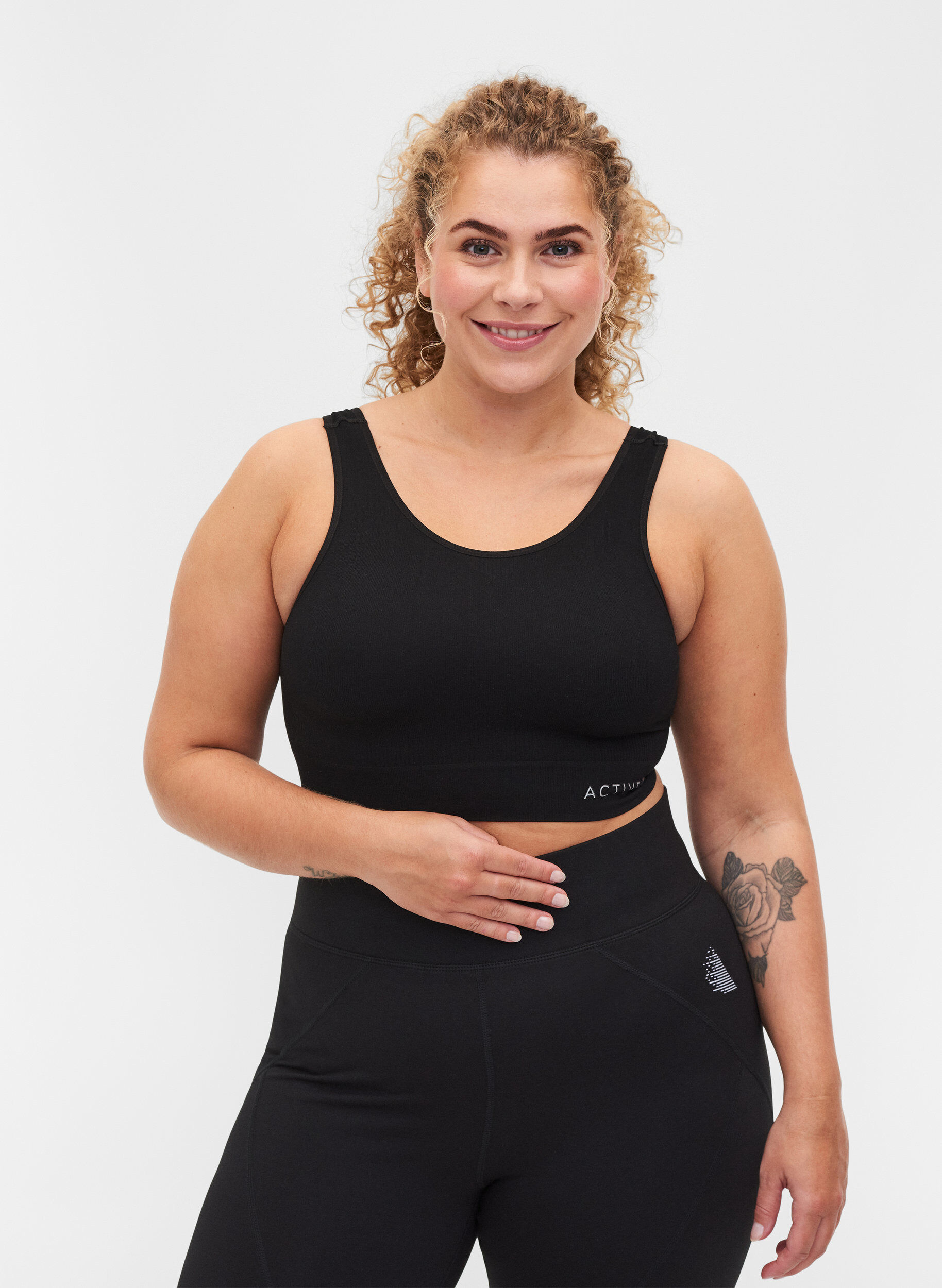 Zizzi Plain crossback sports bra, Black, Model image number 0