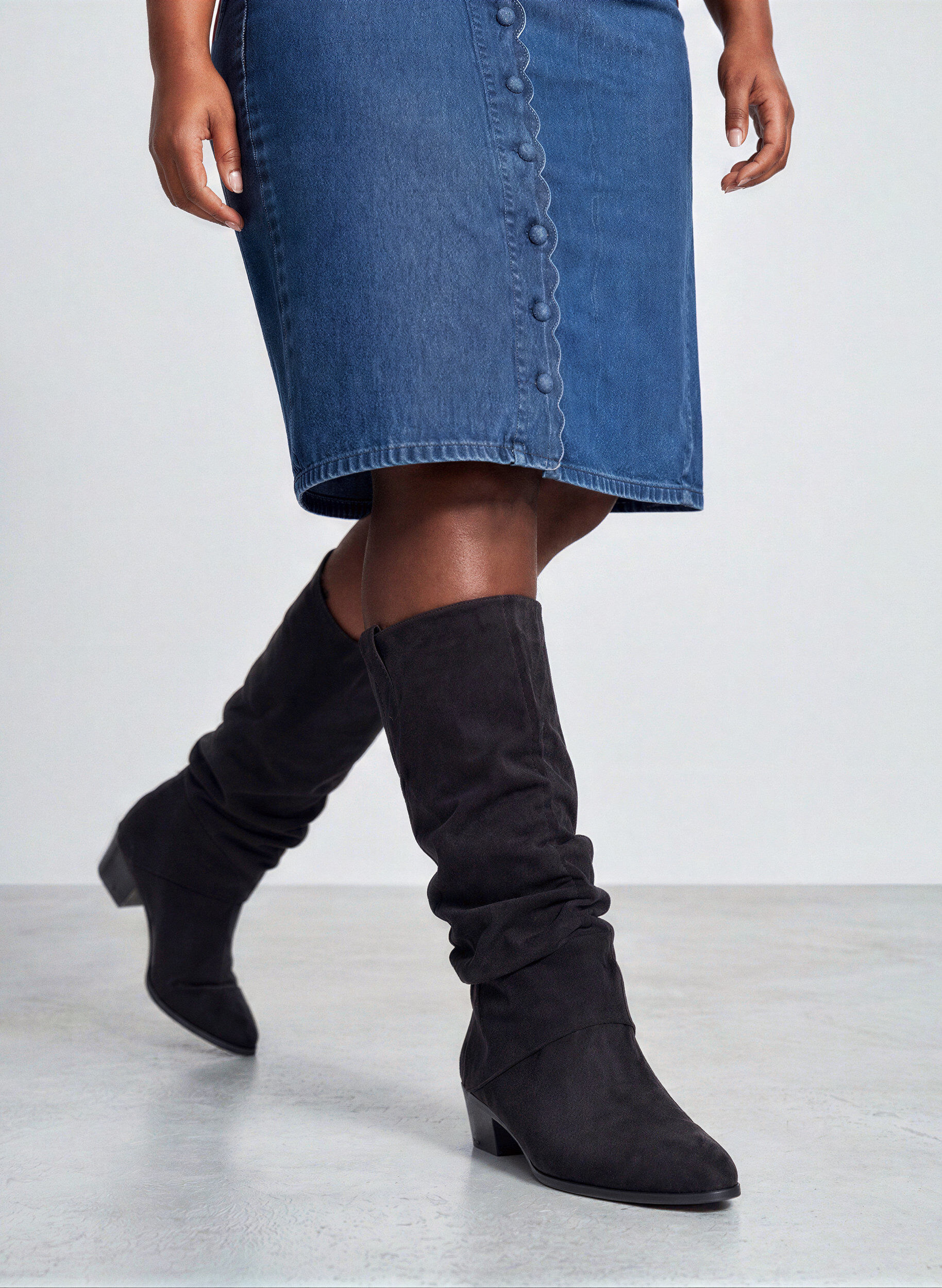 Dlugie buty w stylu zamszowym z odpinanym cholewem