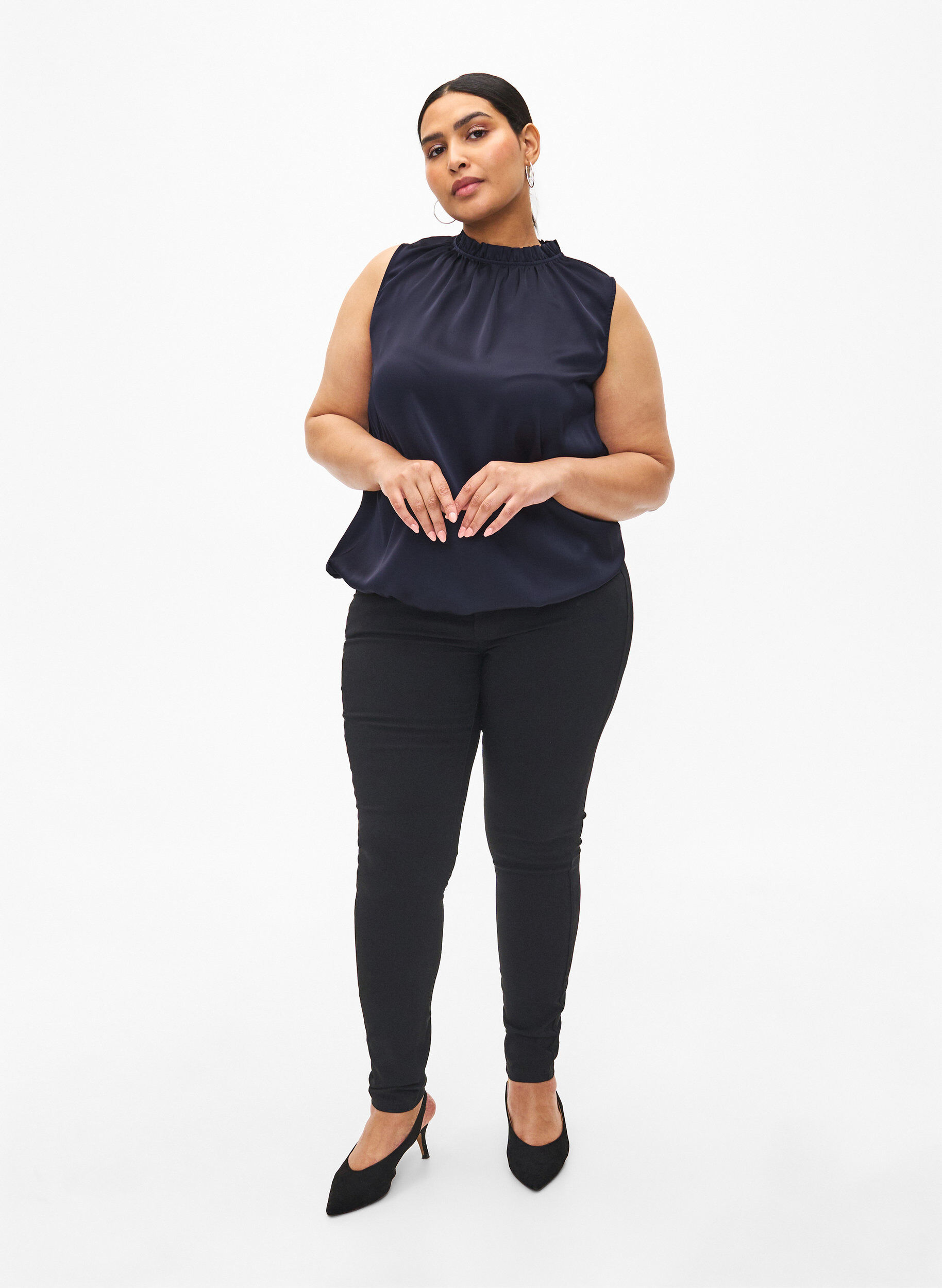 Zizzi Satynowy top z odkrytymi ramionami wiazany na szyi, Night Sky, Model image number 3