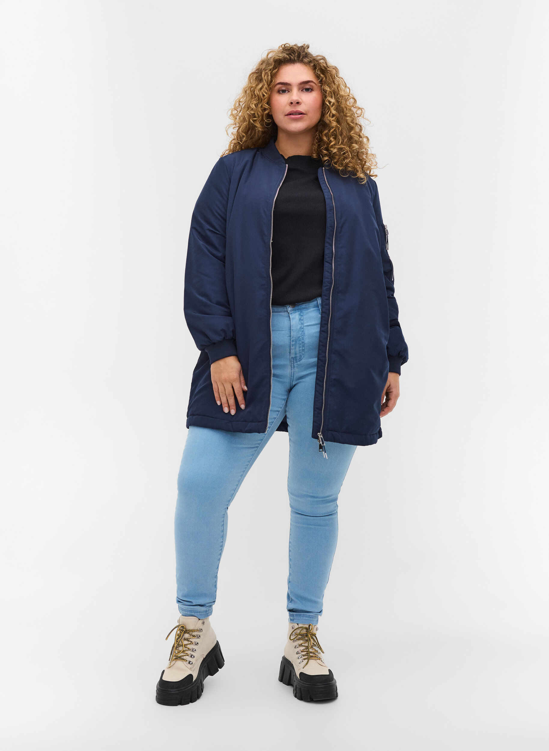 Zizzi Long bomber jacket with pockets, Navy Blazer, Model image number 3