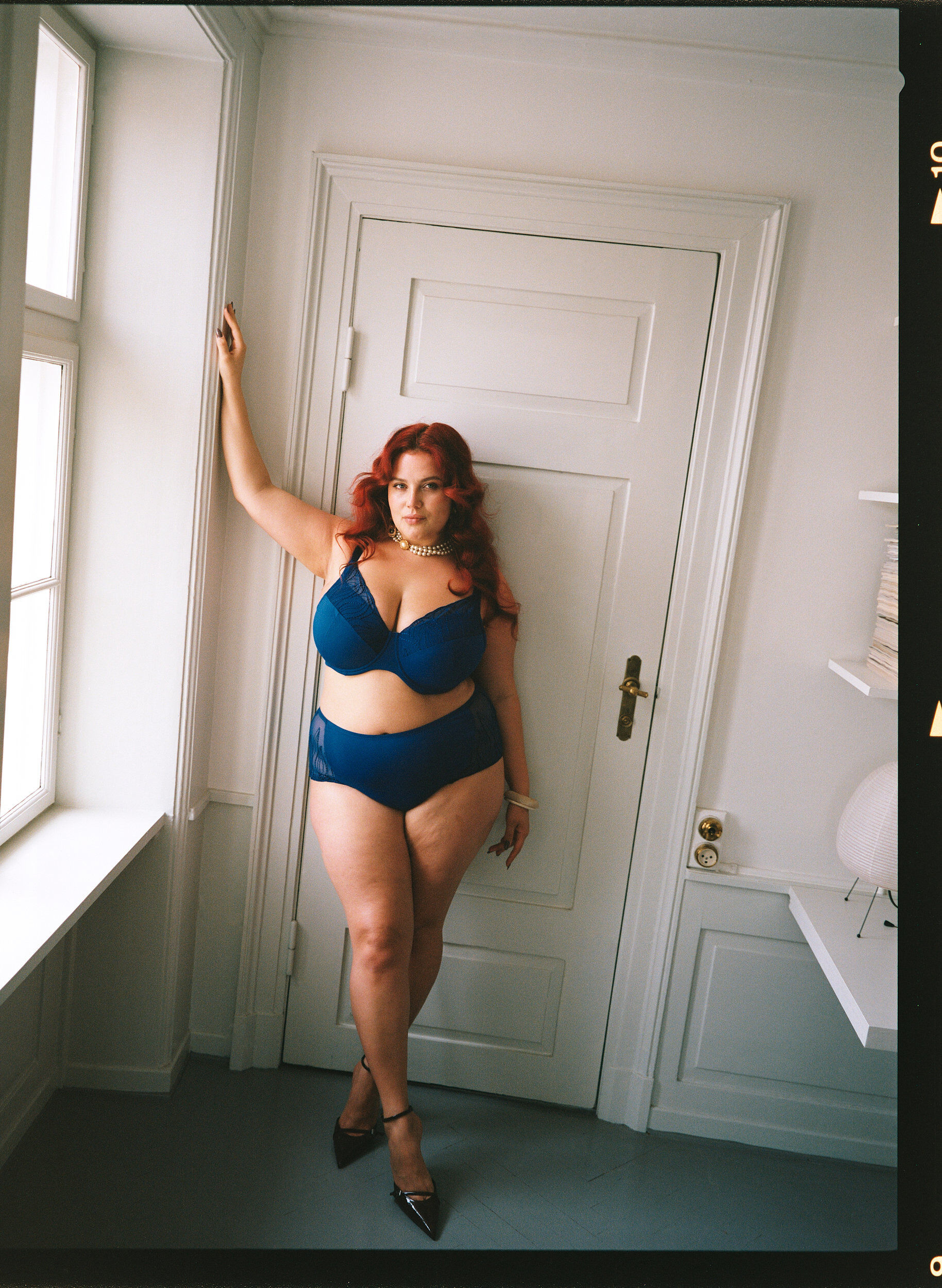 Zizzi Biustonosz z usztywnianymi miseczkami i haftowana siateczka, Niebieskie, Image image number 0