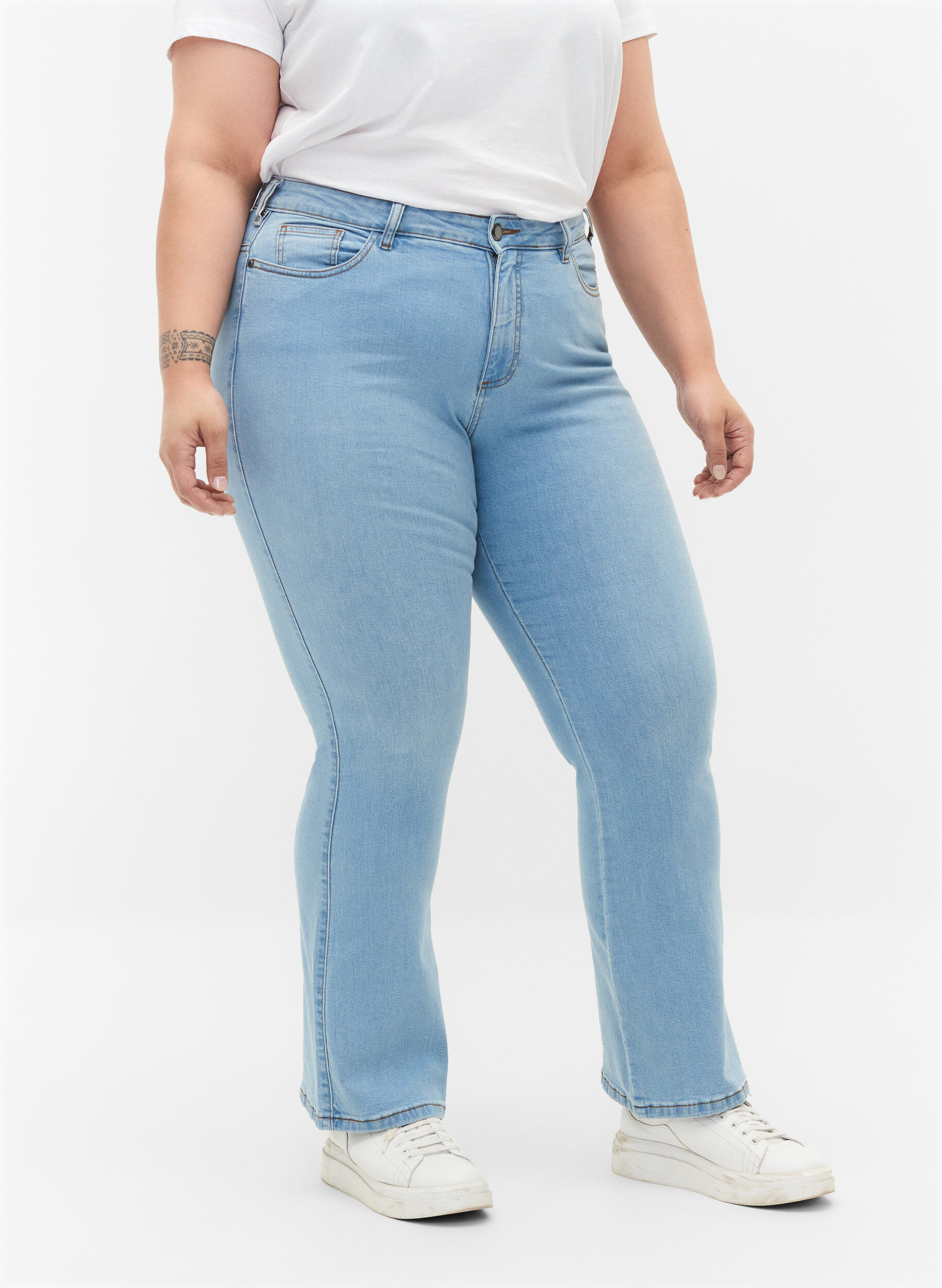 Zizzi  Jeansy typu bootcut Ellen z wysokim stanem, Niebieskie, Model image number 2