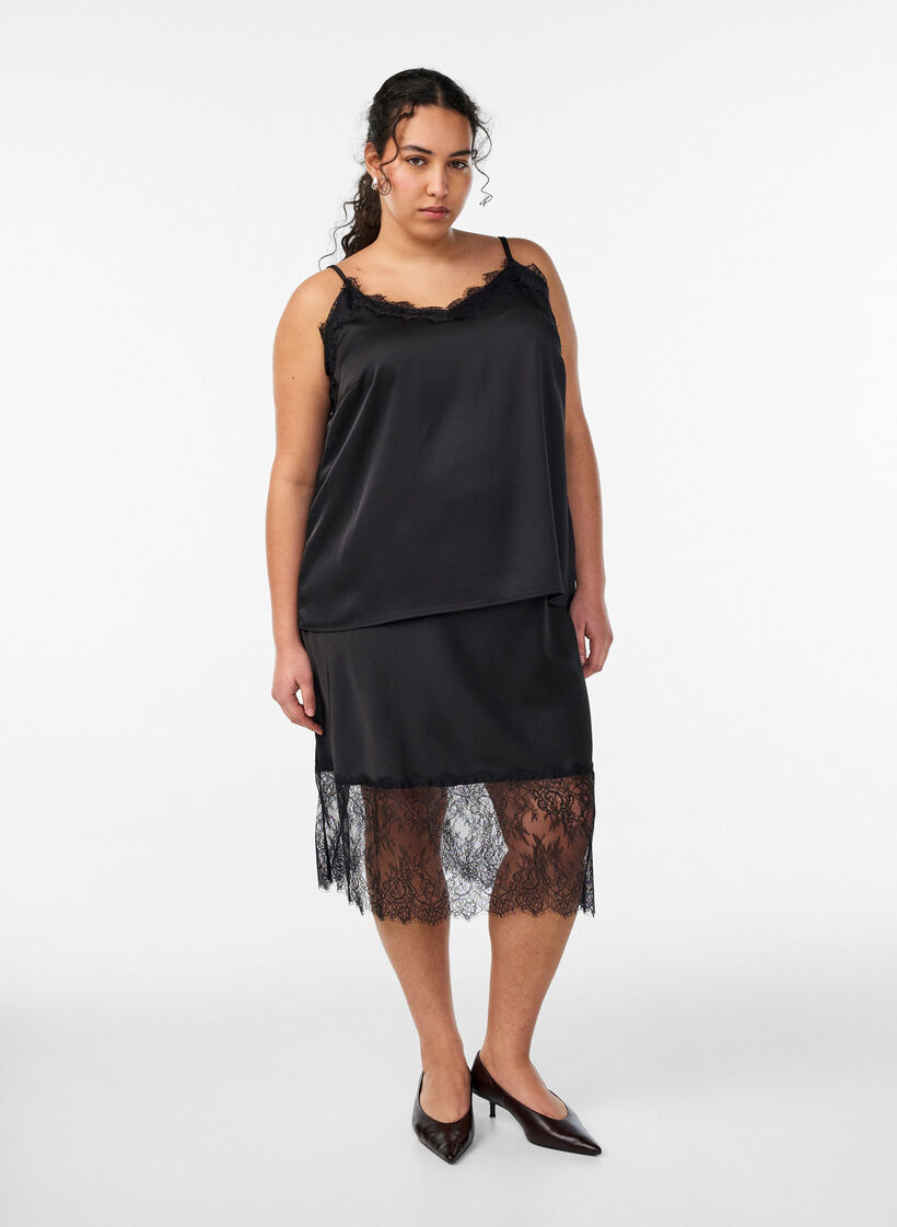 Sp&oacute;dnica w stylu satynowym z koronkowym wykonczeniem, Czarne, Model image number 0
