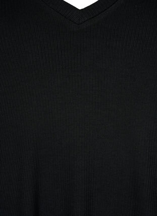 Prazkowany t-shirt z wiskozy z dekoltem w szpic, Black, Packshot image number 2