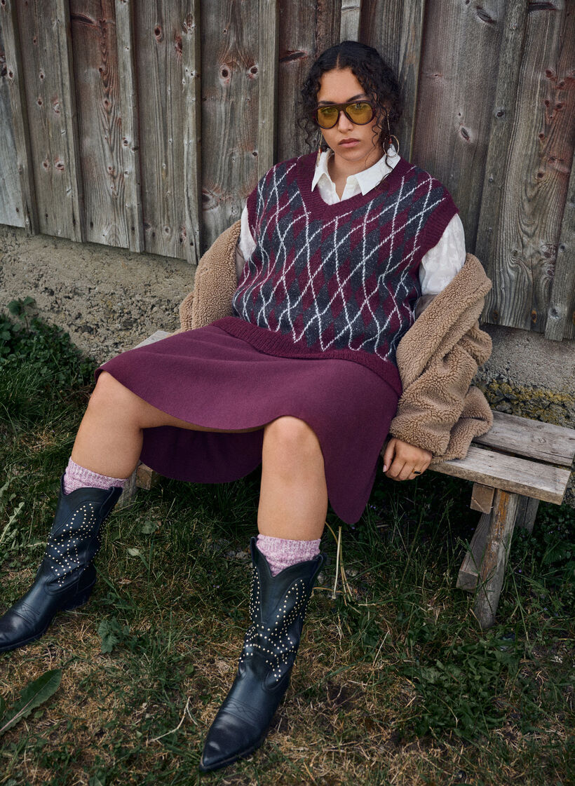 Kr&oacute;tka sp&oacute;dnica w ksztalcie litery A z dzianiny, Ciemnobordowy, Image