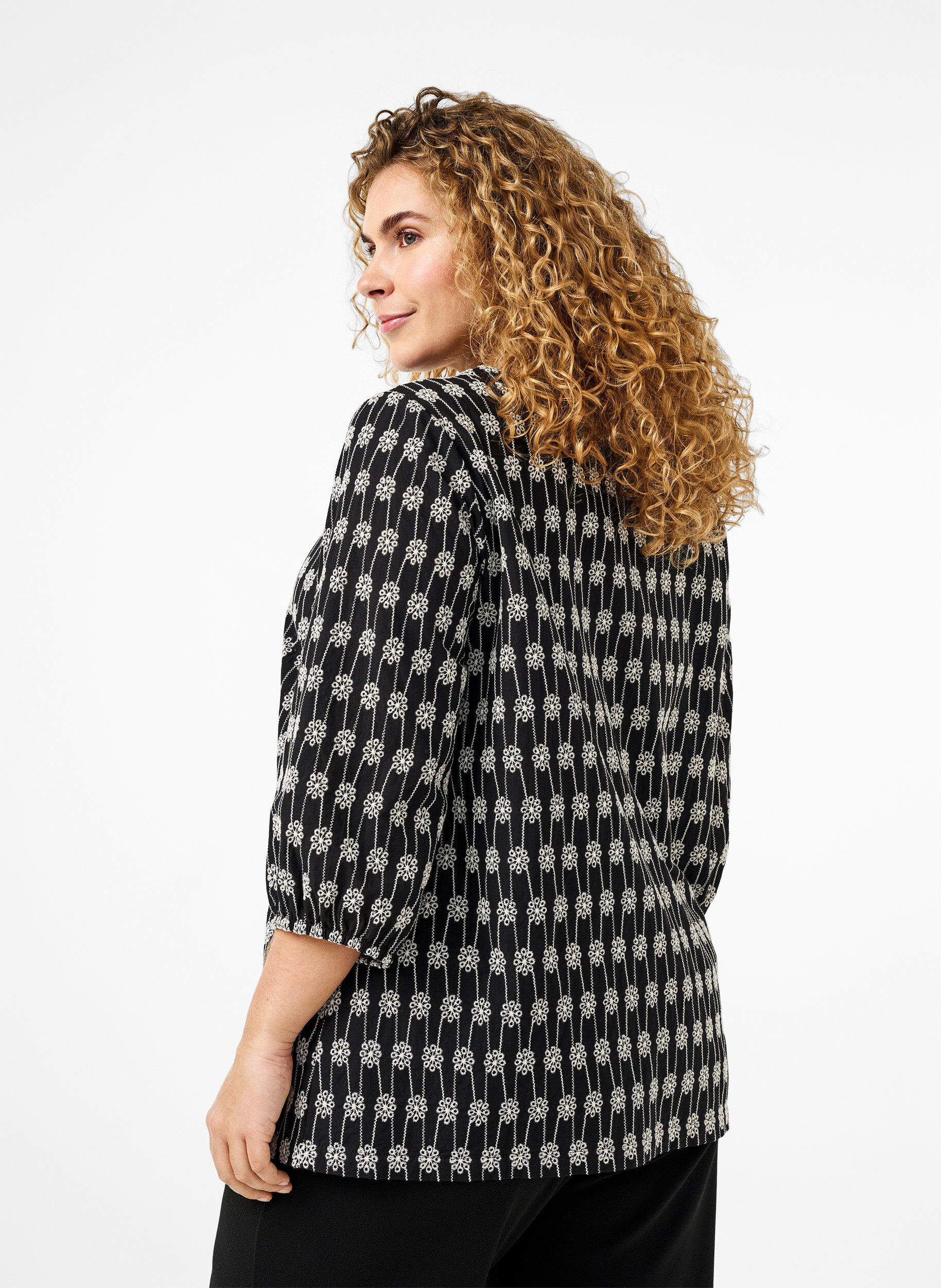 Zizzi Bawelniana bluzka koszulowa w kwiatowy wz&oacute;r, Black, Model image number 1