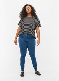 Bardzo waskie jeansy Amy z wysokim stanem, Mid Blue, Model