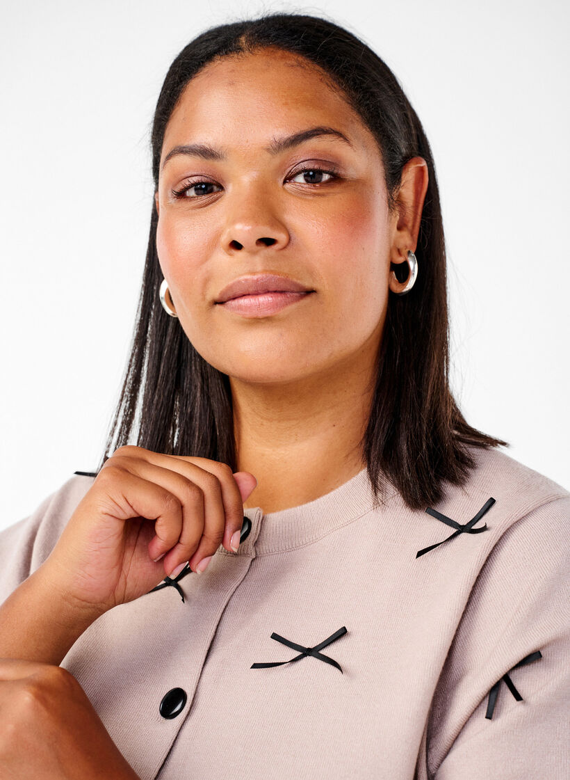 Dzianinowy kardigan z kokardkami, Simply T. Black Bows, Model image number 2