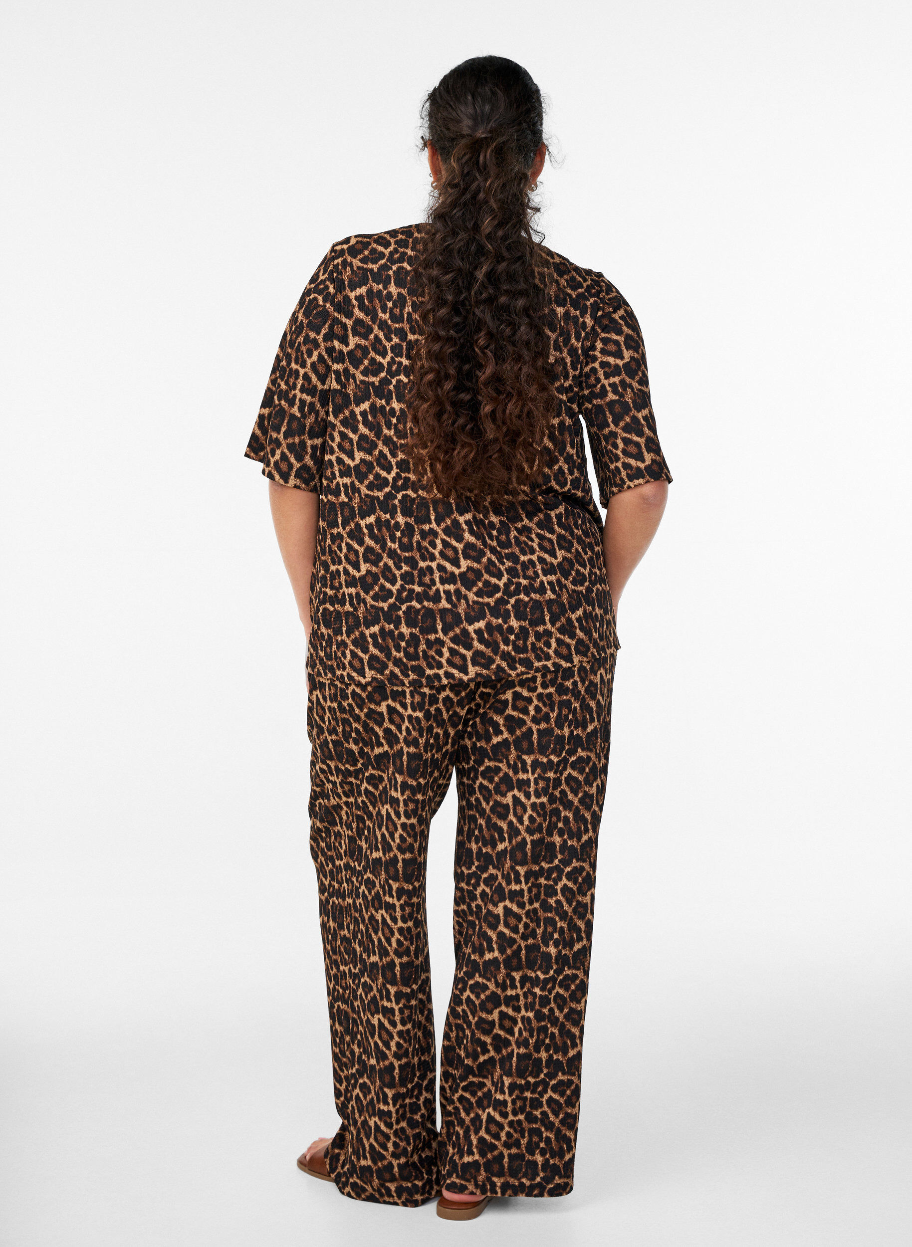 ZizziSpodnie o szerokich nogawkach ze szlachetnej, lekkiej tkaniny, Czarne, Model image number 1