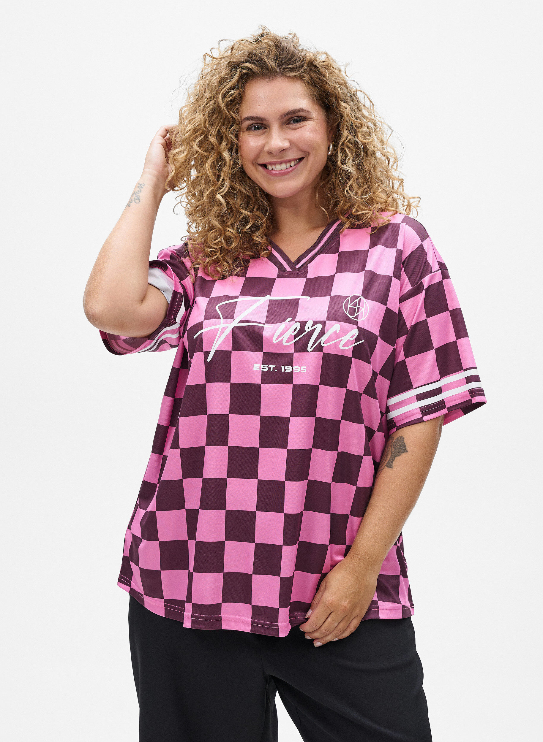 Sportowa koszulka w krate z napisem, Czerwony, Model